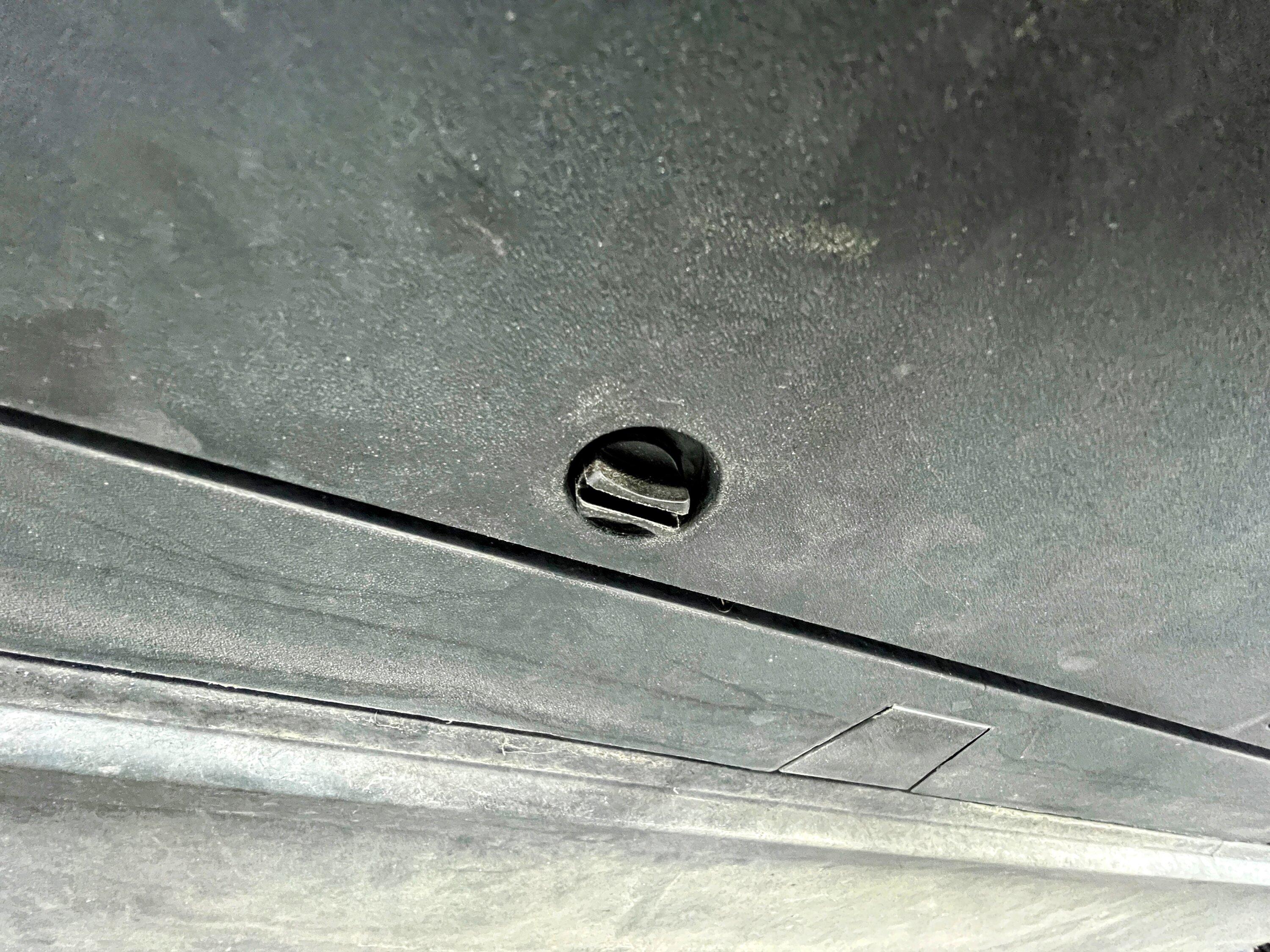 Rivian R1T R1S NEW - OpenSourceEV Hitch Cover Thumbscrews (Direct Replacements) IMG_1468.JPG