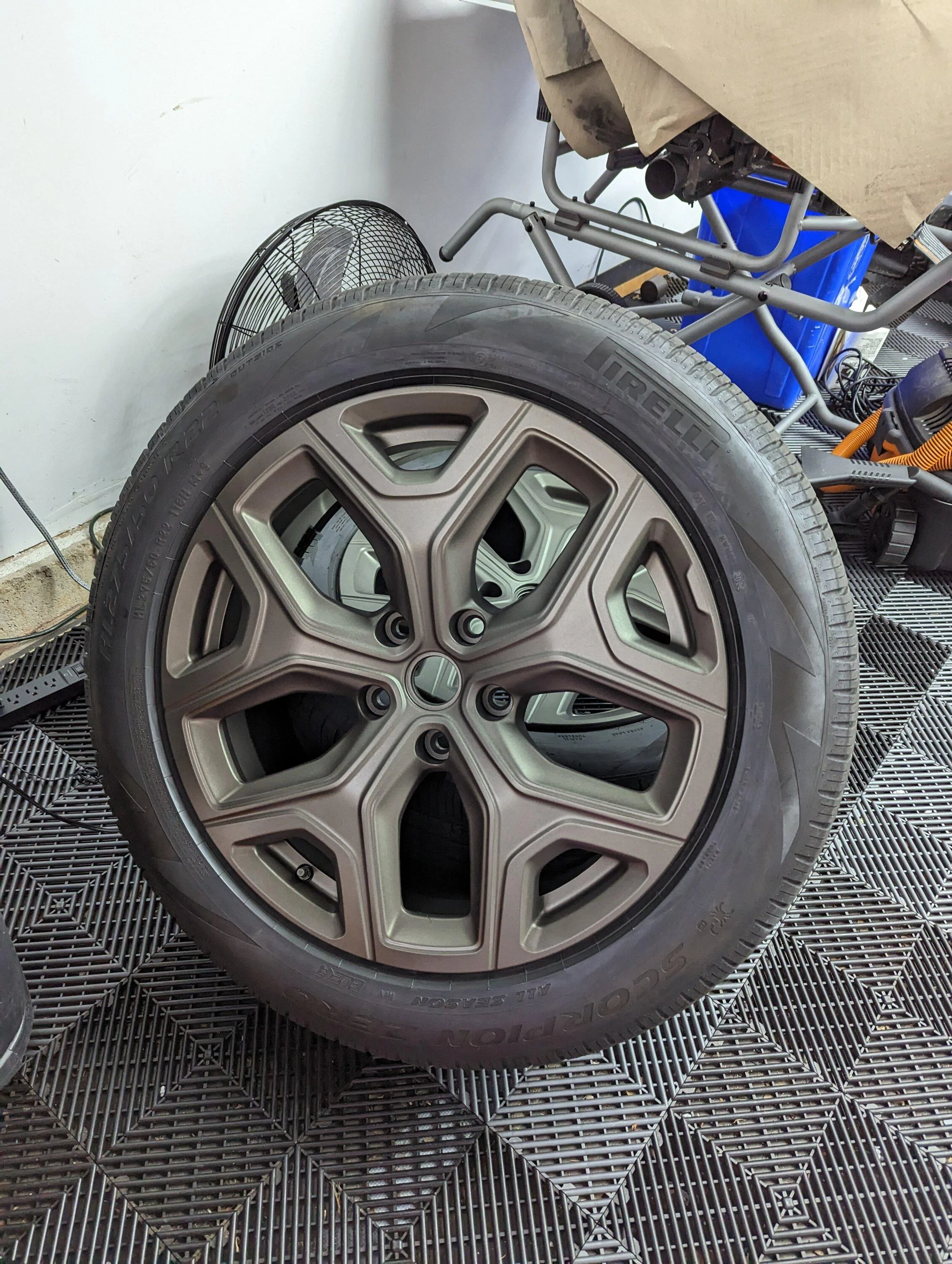 Rivian R1T R1S Various 22" Wheels in DipYourCar Colors (Painted so you can see how they look) R1S PXL_20230215_222758007