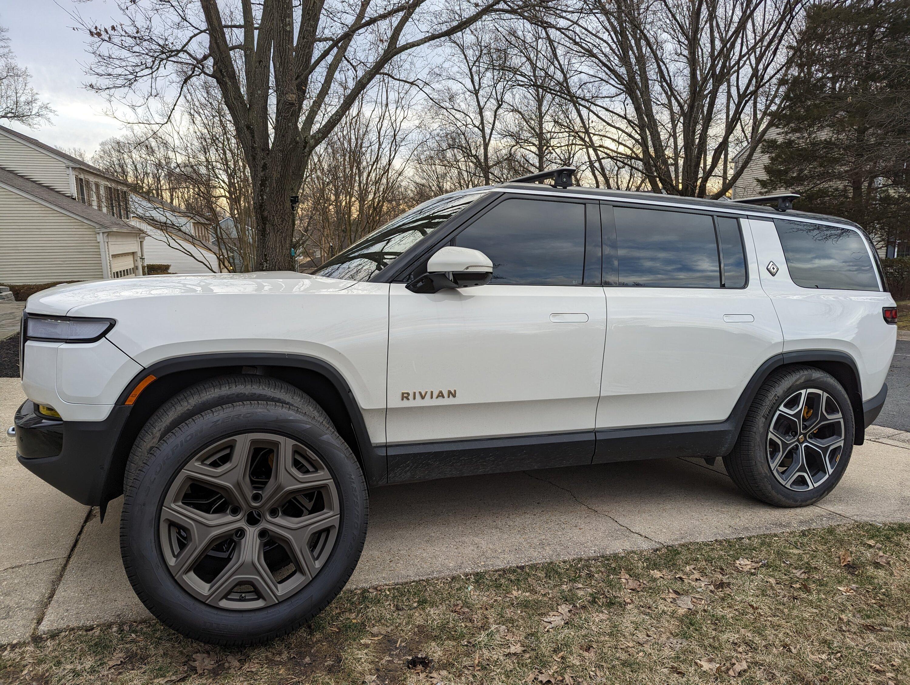 Rivian R1T R1S Various 22" Wheels in DipYourCar Colors (Painted so you can see how they look) R1S PXL_20230215_220116974