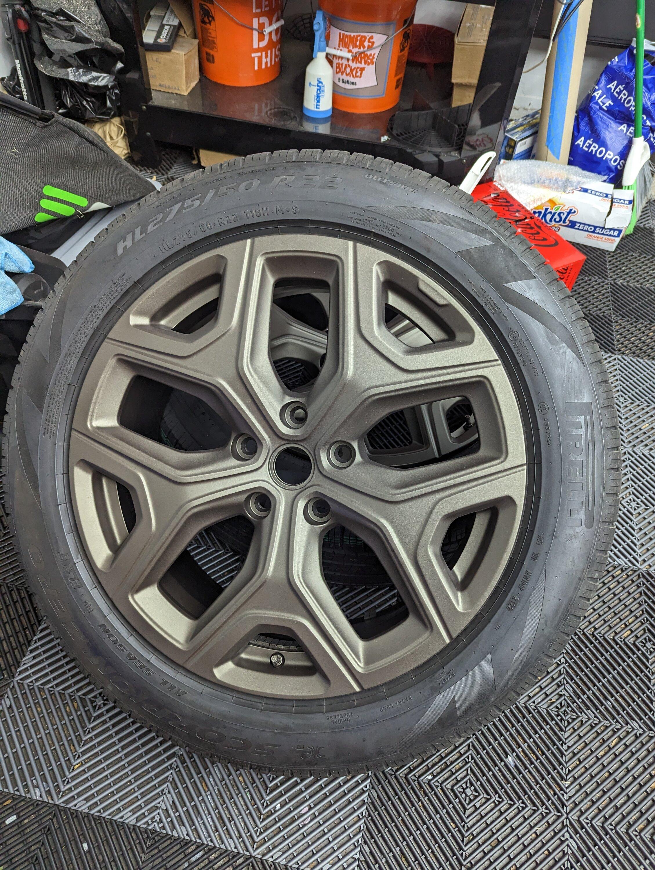 Rivian R1T R1S Various 22" Wheels in DipYourCar Colors (Painted so you can see how they look) R1S PXL_20230215_222753286