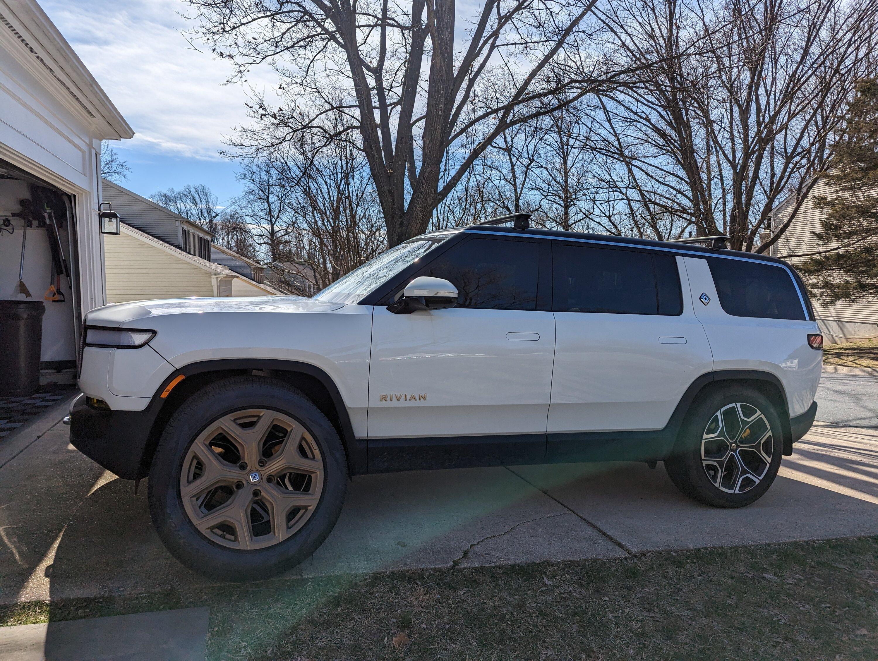 Rivian R1T R1S Various 22" Wheels in DipYourCar Colors (Painted so you can see how they look) R1S PXL_20230224_174854440