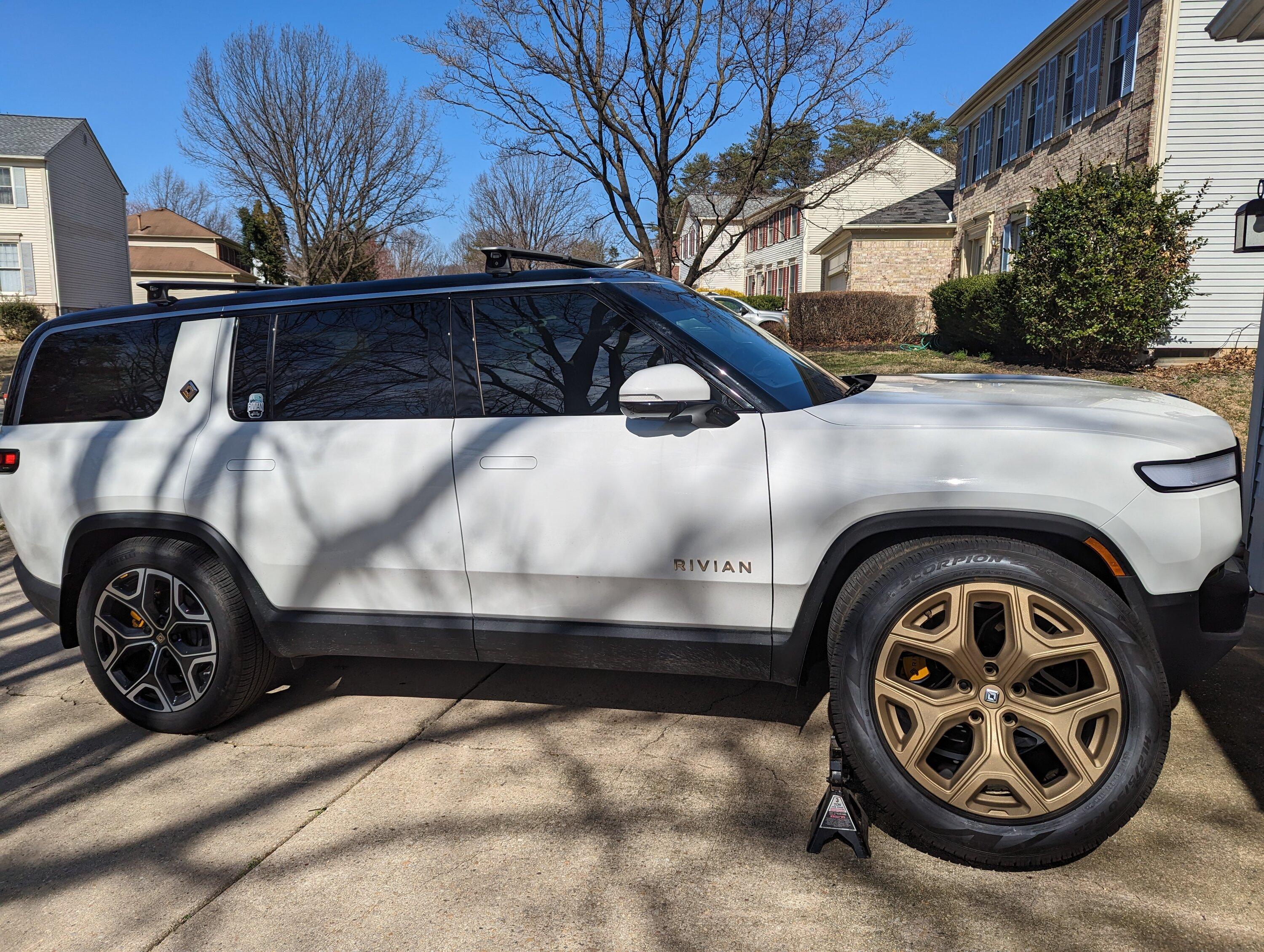 Rivian R1T R1S Various 22" Wheels in DipYourCar Colors (Painted so you can see how they look) R1S PXL_20230224_174810297