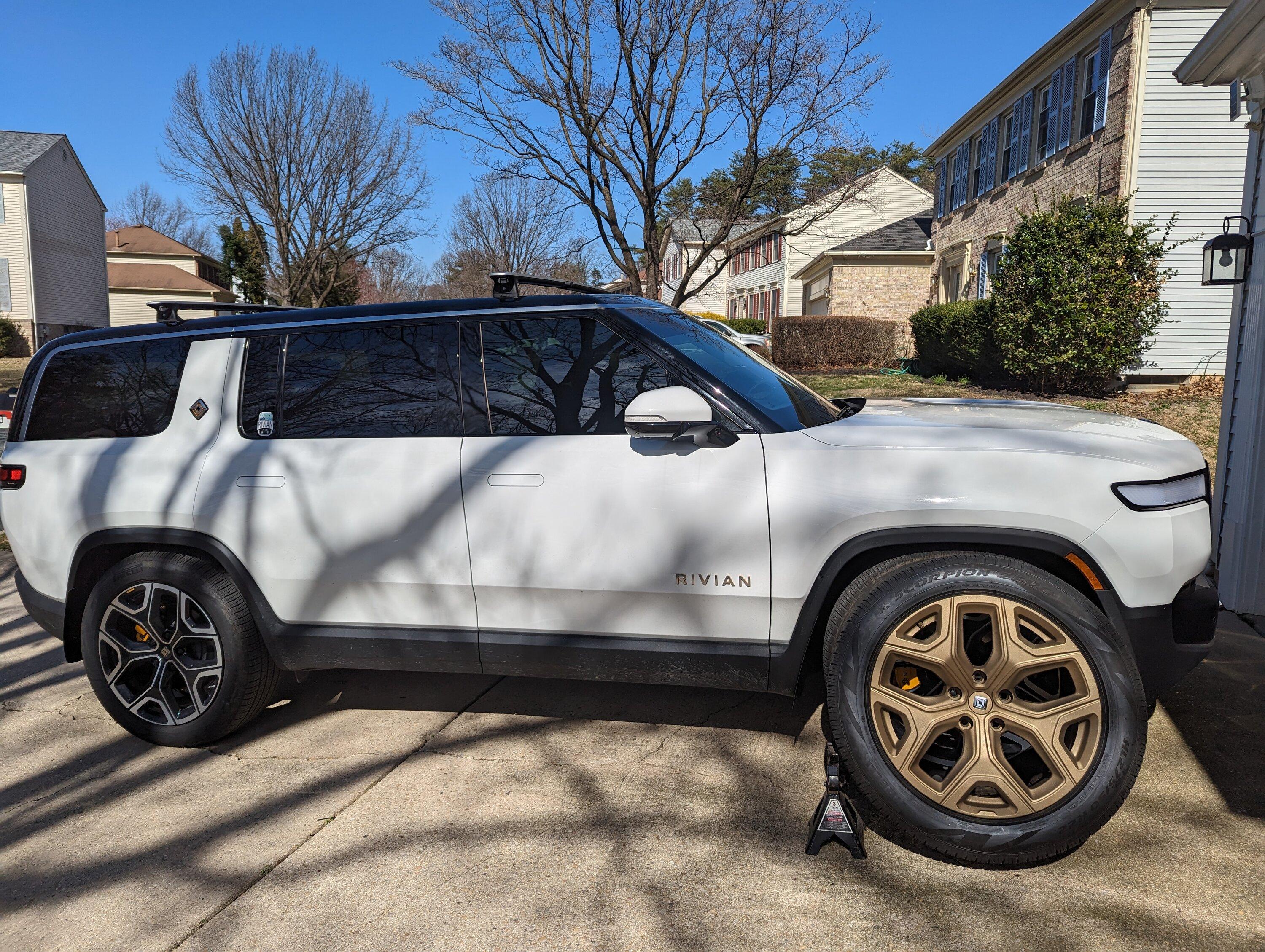 Rivian R1T R1S Various 22" Wheels in DipYourCar Colors (Painted so you can see how they look) R1S PXL_20230224_174812739