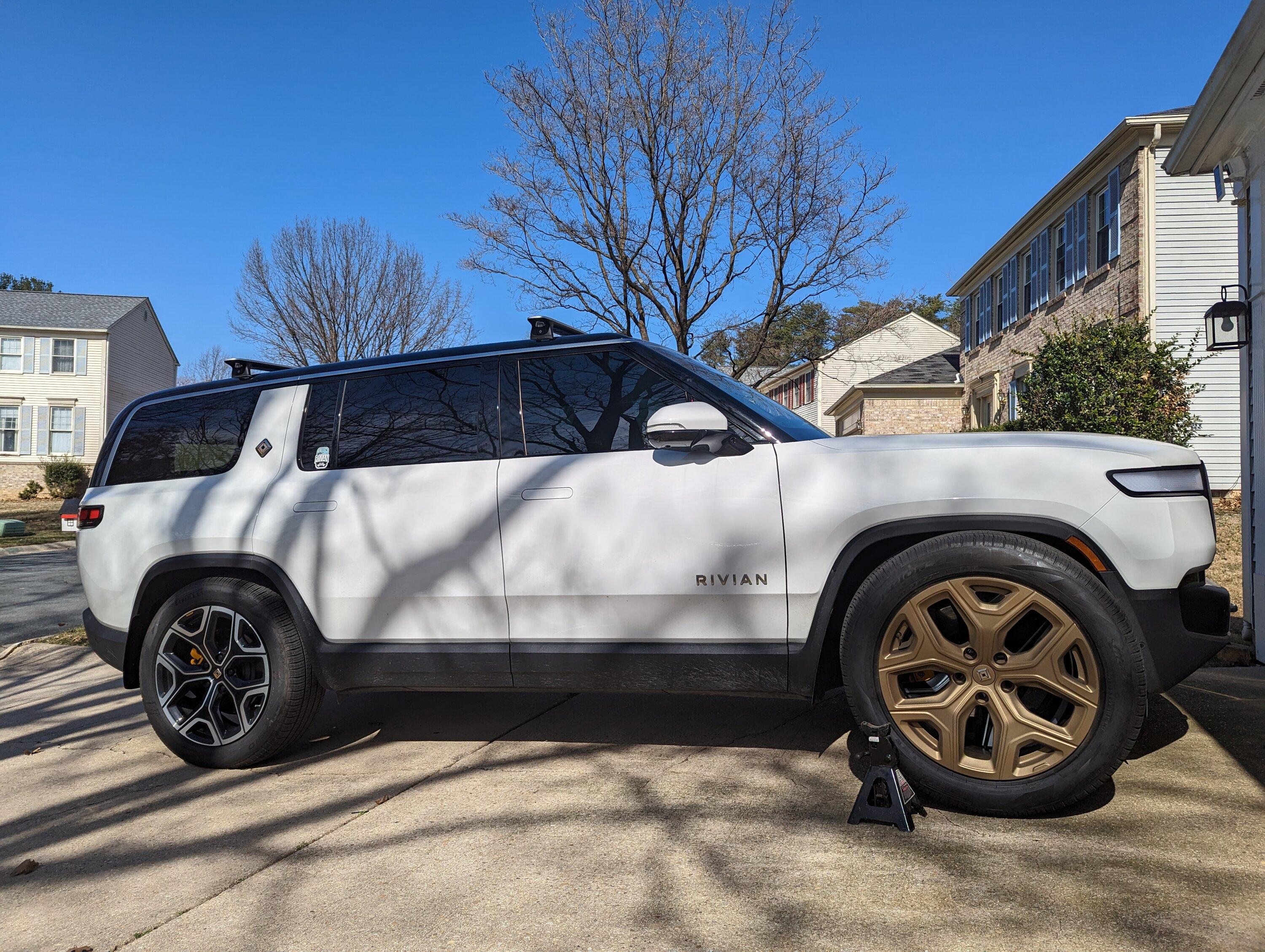 Rivian R1T R1S Various 22" Wheels in DipYourCar Colors (Painted so you can see how they look) R1S PXL_20230224_175004298