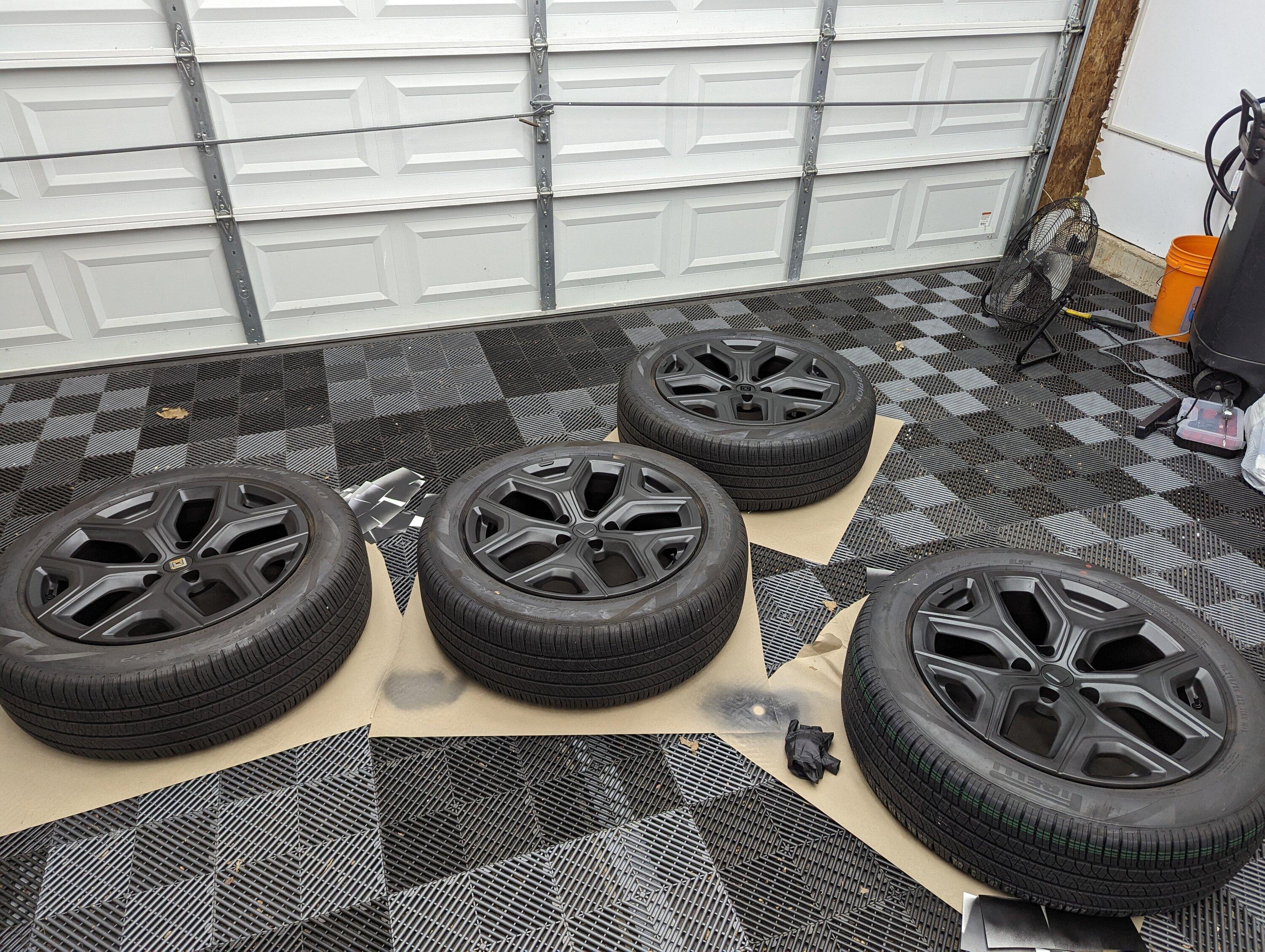 Rivian R1T R1S Various 22" Wheels in DipYourCar Colors (Painted so you can see how they look) R1S PXL_20230322_204812041