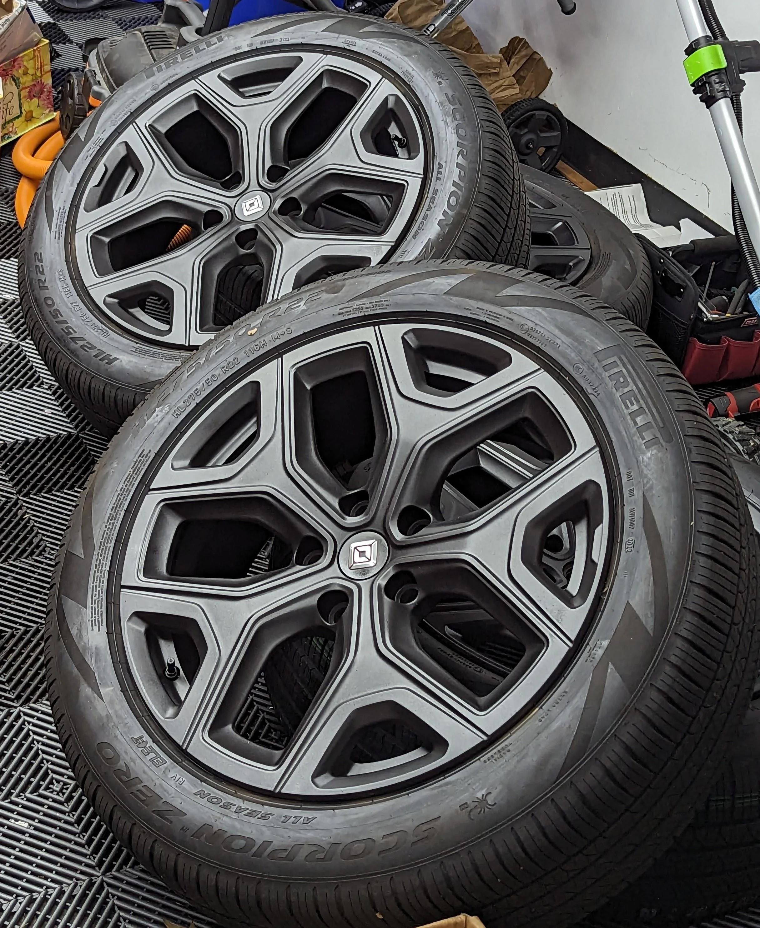 Rivian R1T R1S Various 22" Wheels in DipYourCar Colors (Painted so you can see how they look) R1S PXL_20230324_182814518