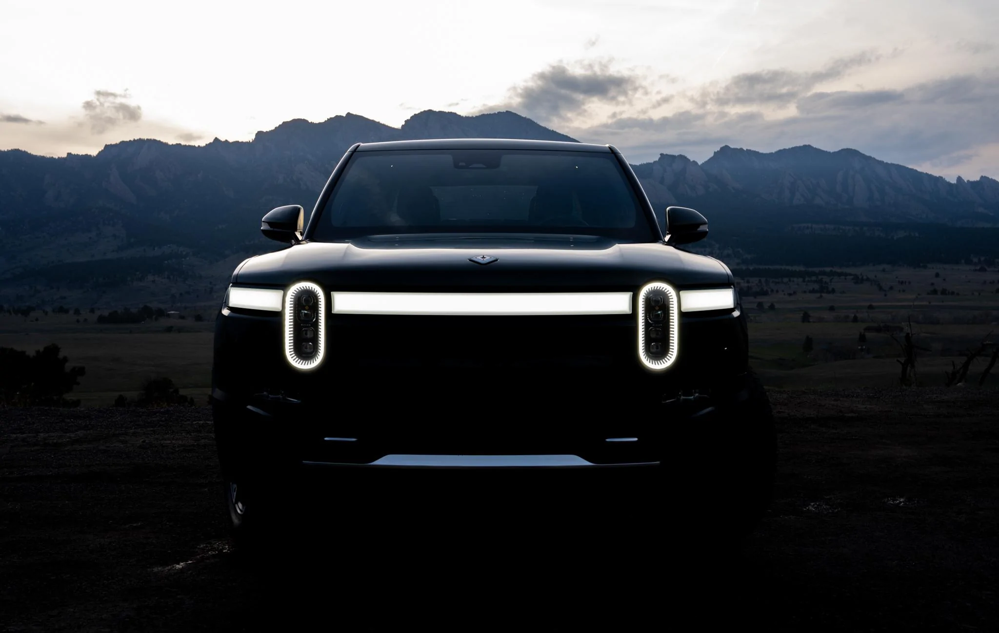 Rivian R1T R1S I finally got my camera out and took a few pics! Rivian 2