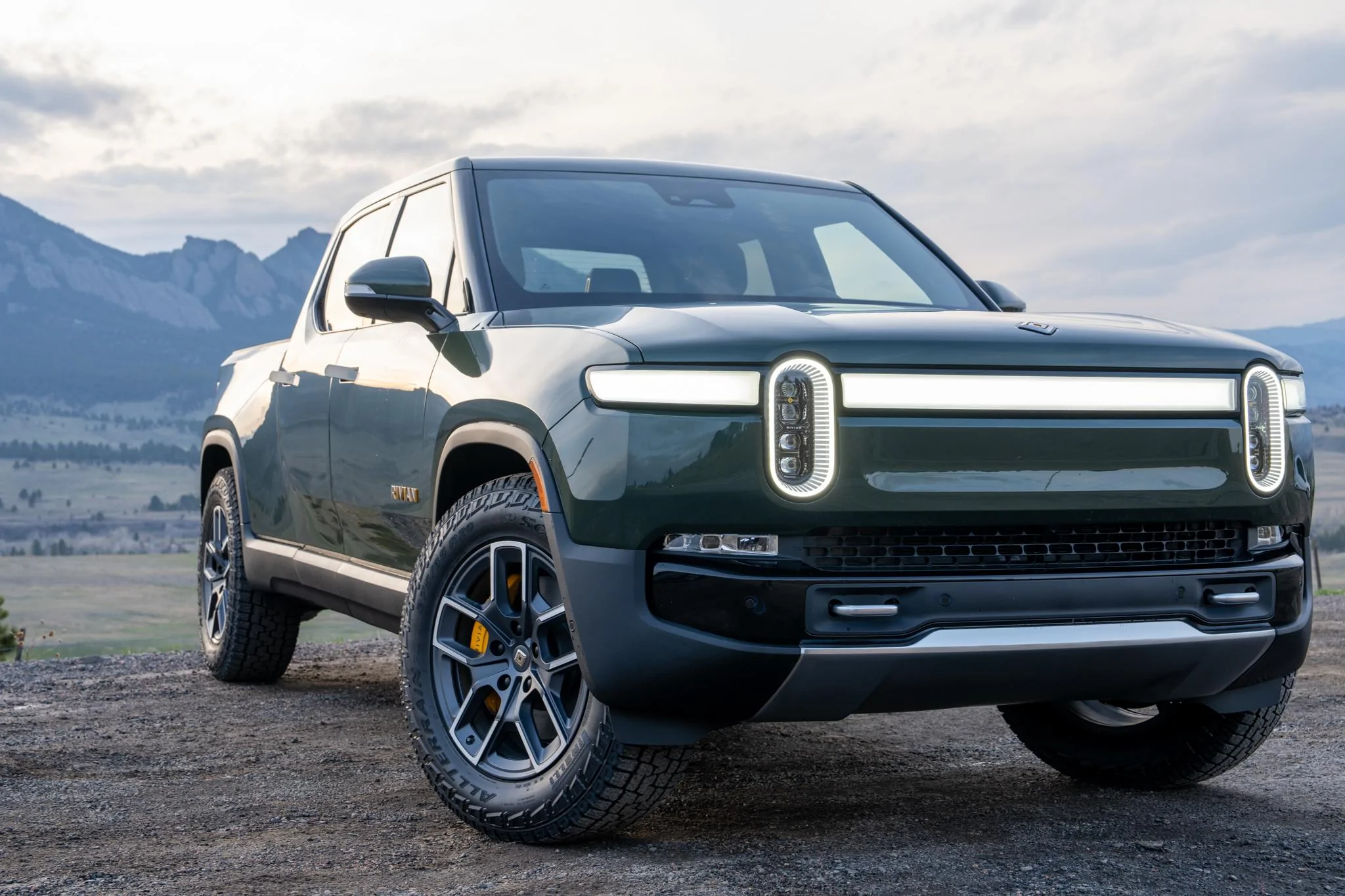 Rivian R1T R1S I finally got my camera out and took a few pics! Rivian 3