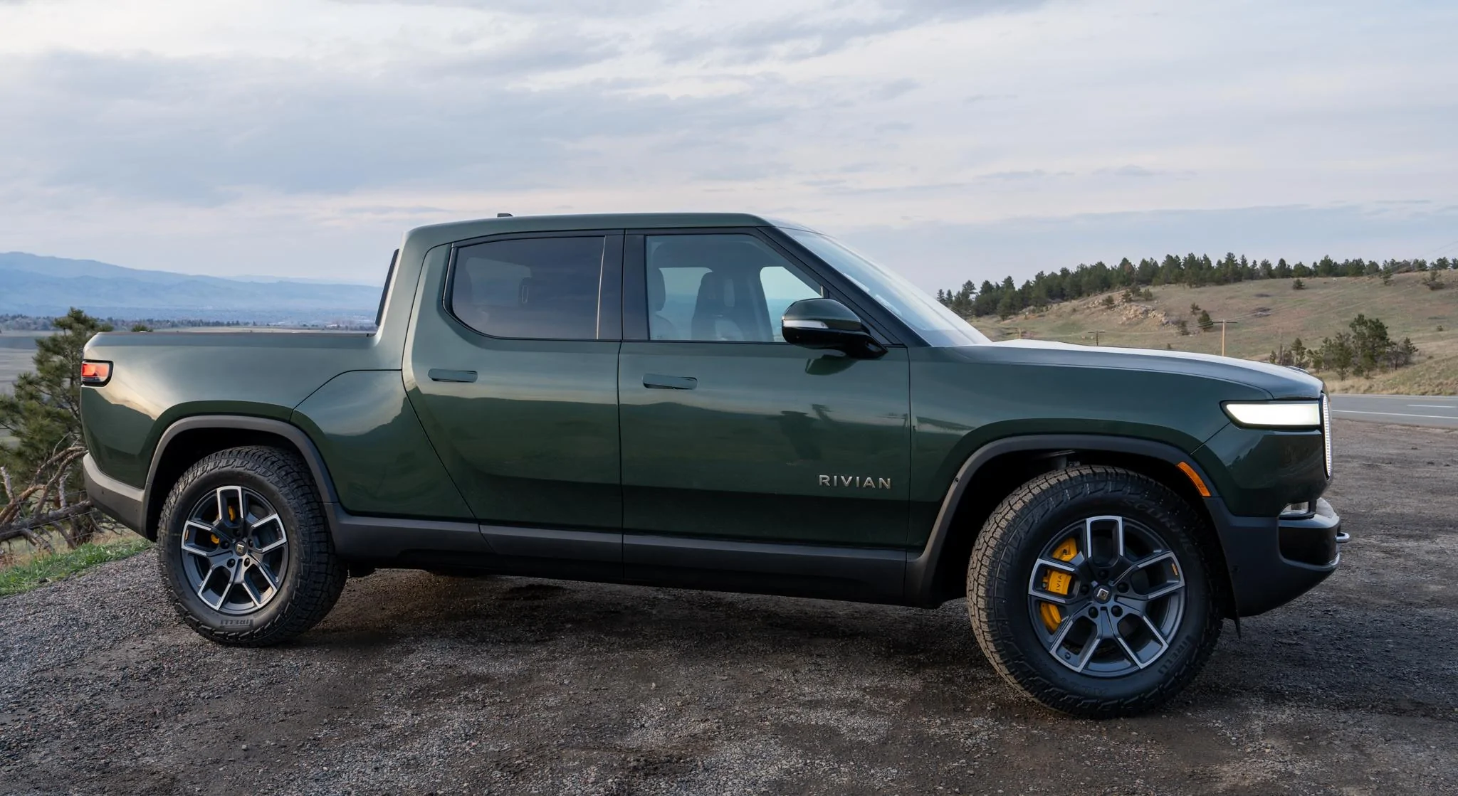 Rivian R1T R1S I finally got my camera out and took a few pics! Rivian 7