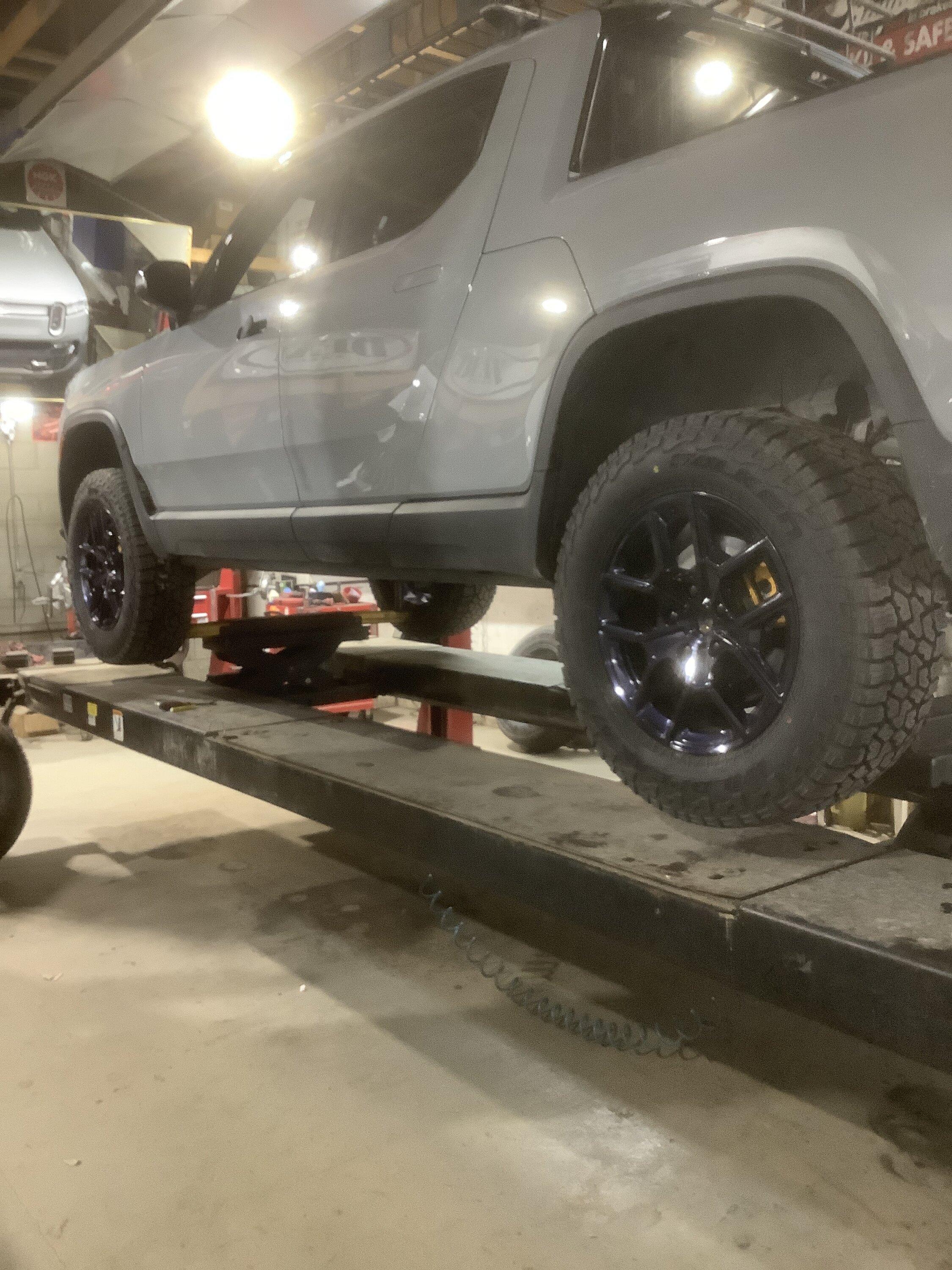 Rivian R1T R1S Falken Wildpeak AT3W (285/65/20) installed IMG_3603