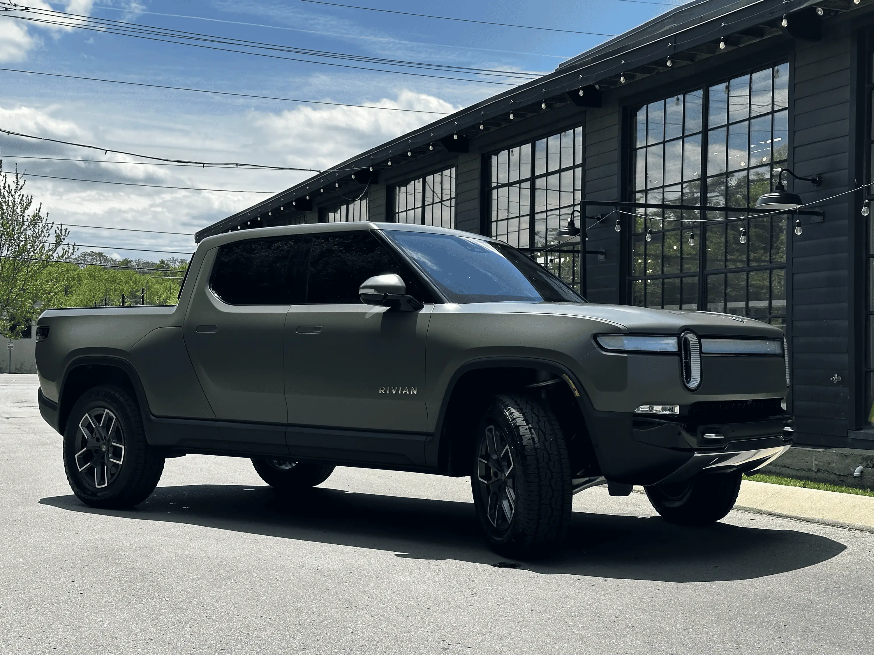 Rivian R1T R1S LAUNCH GREEN R1T Photos tempImageloHND2