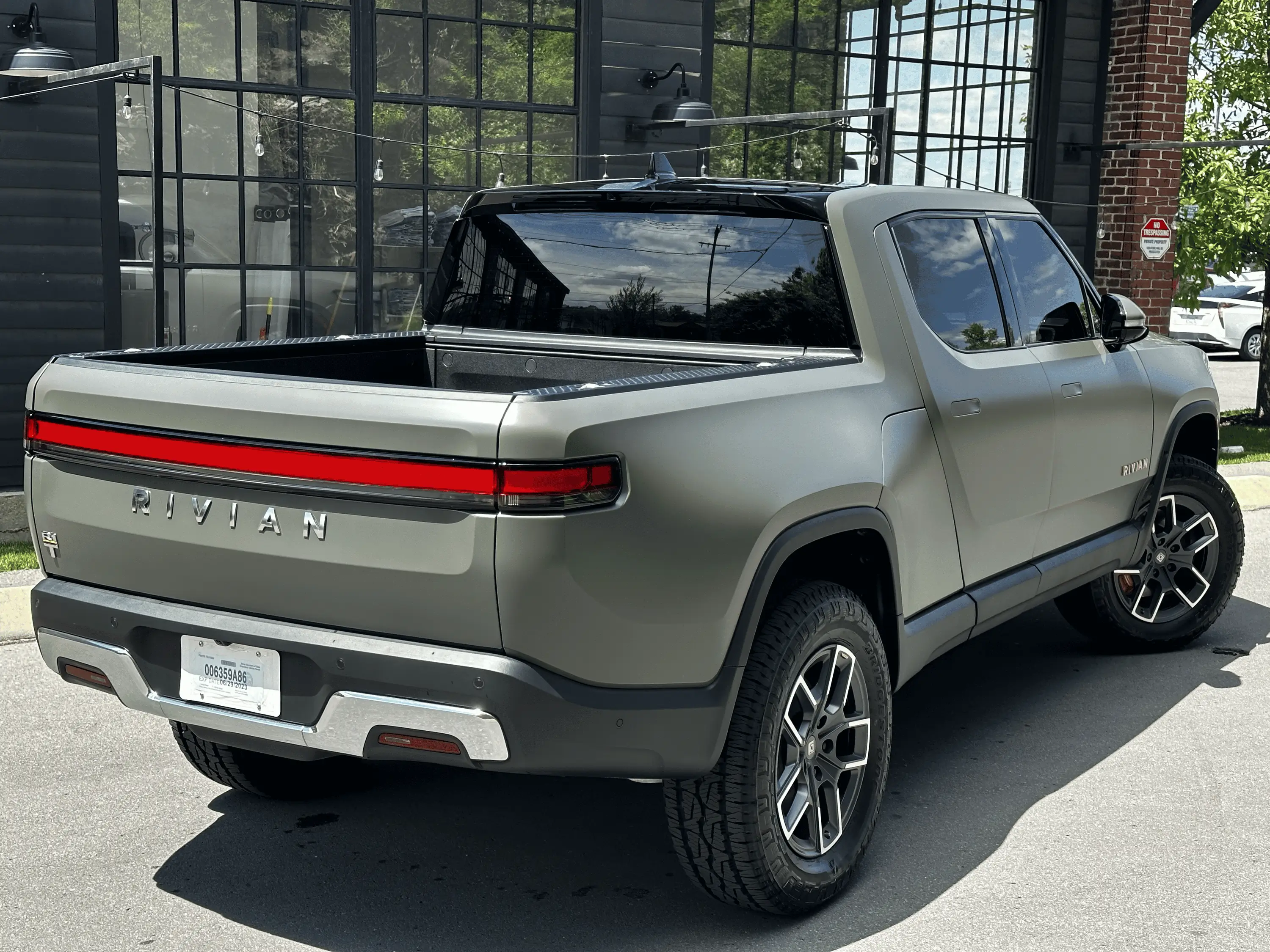 Rivian R1T R1S LAUNCH GREEN R1T Photos tempImagekM7meK