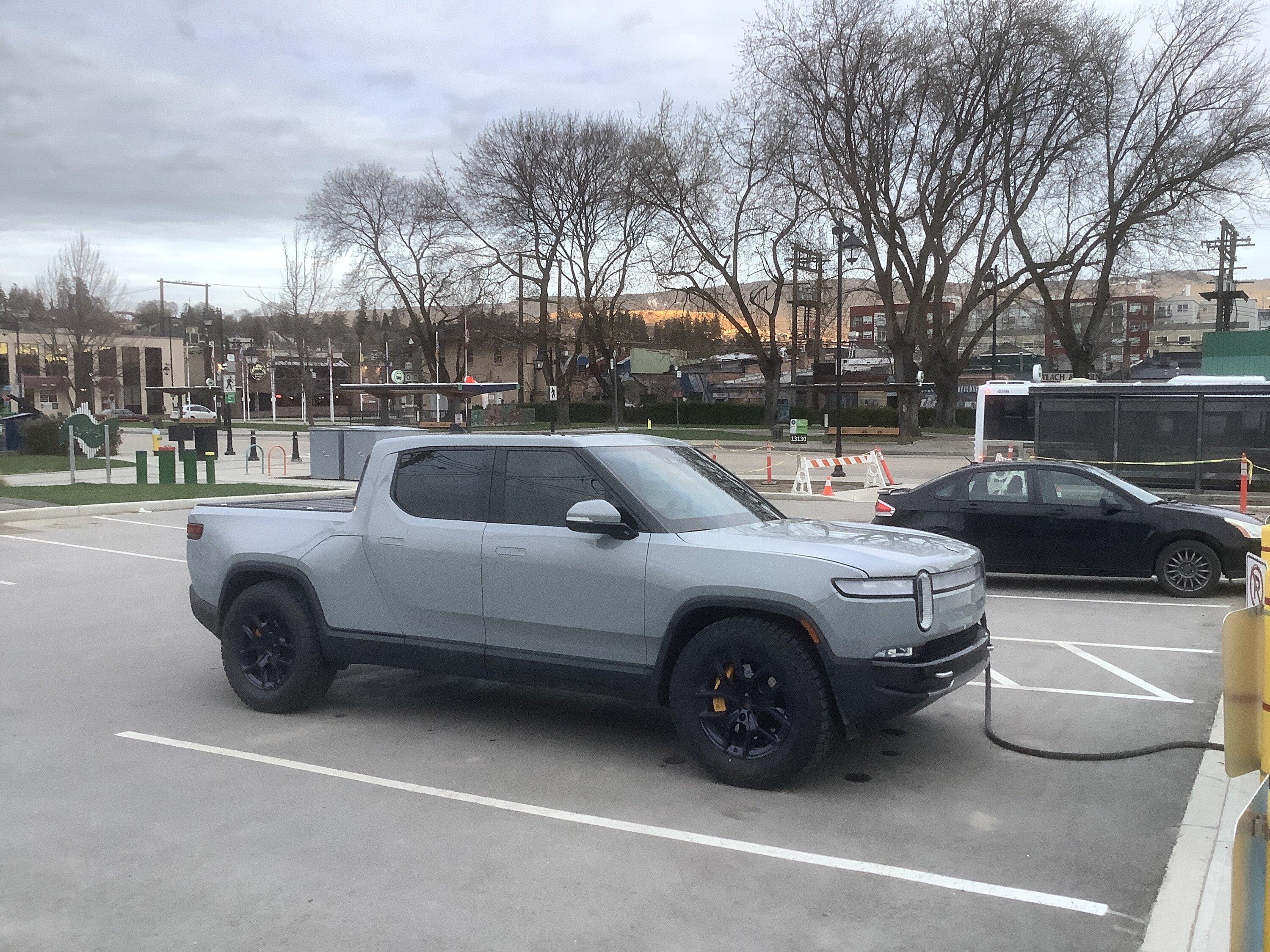 Rivian R1T R1S Falken Wildpeak AT3W (285/65/20) installed IMG_3624