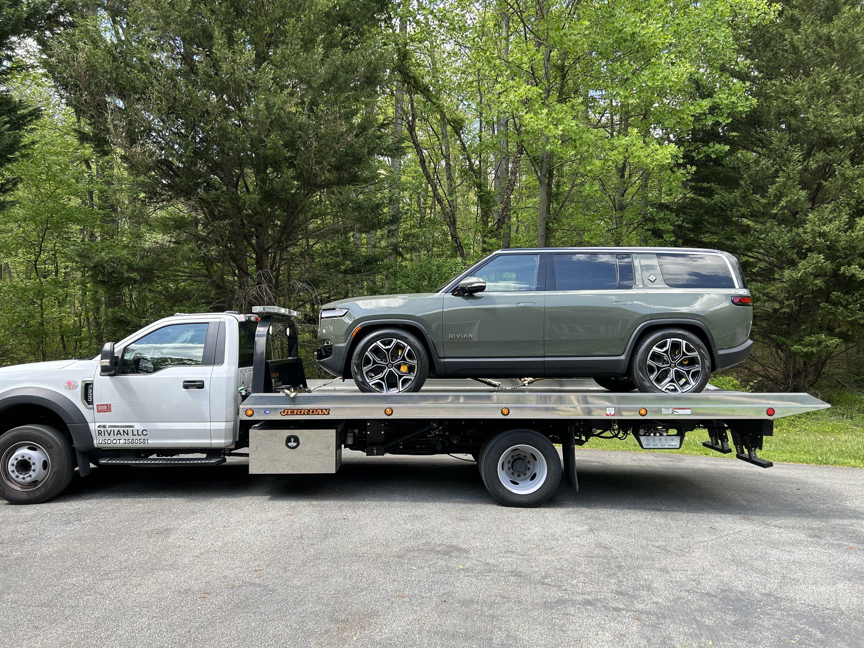 Rivian R1T R1S R1S Shop access live with lots of inventory! A4AB1800-58B5-497E-A083-ED46E8329031