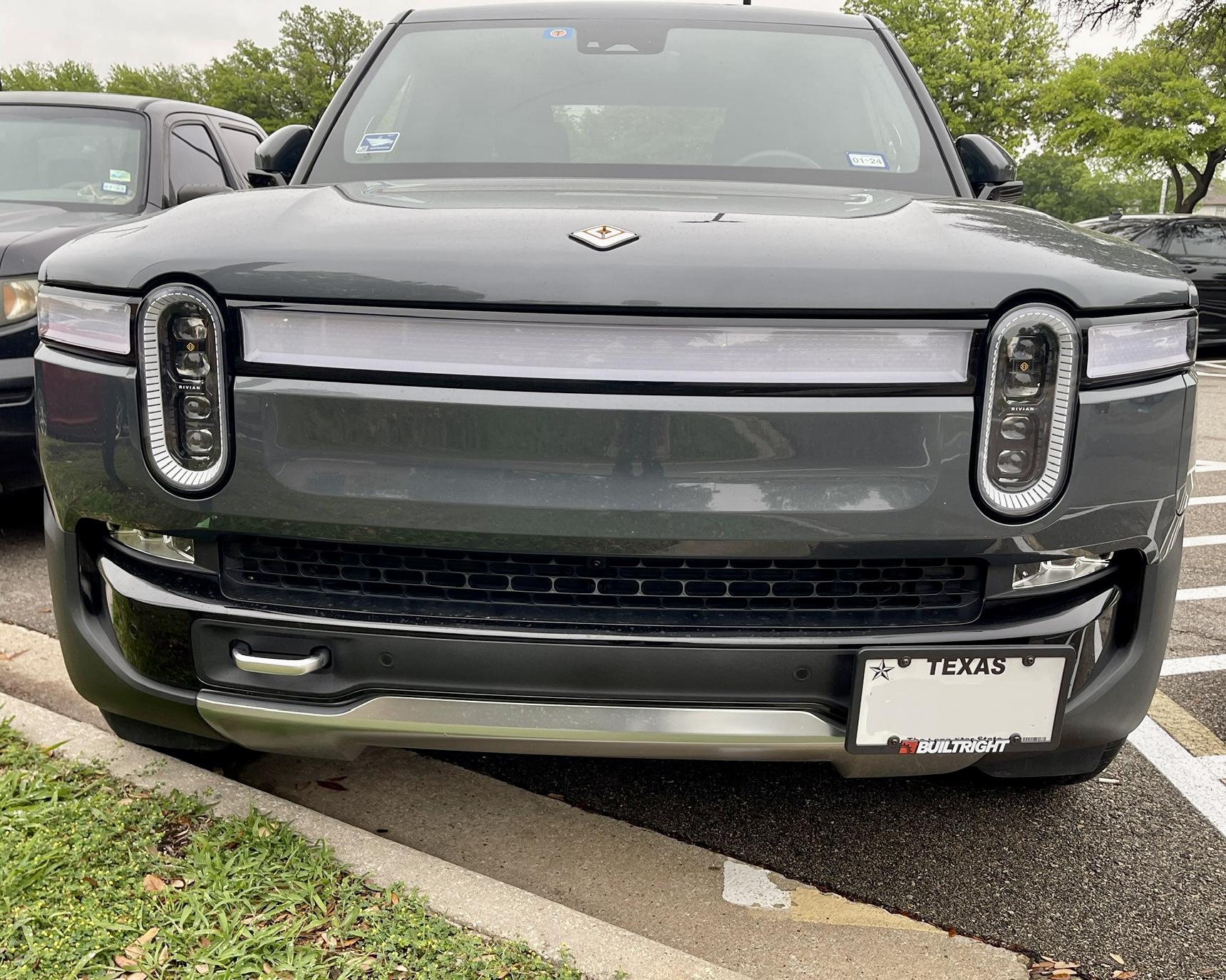 Rivian R1T R1S forthright question: recommended license plate mount IMG_7344.JPG
