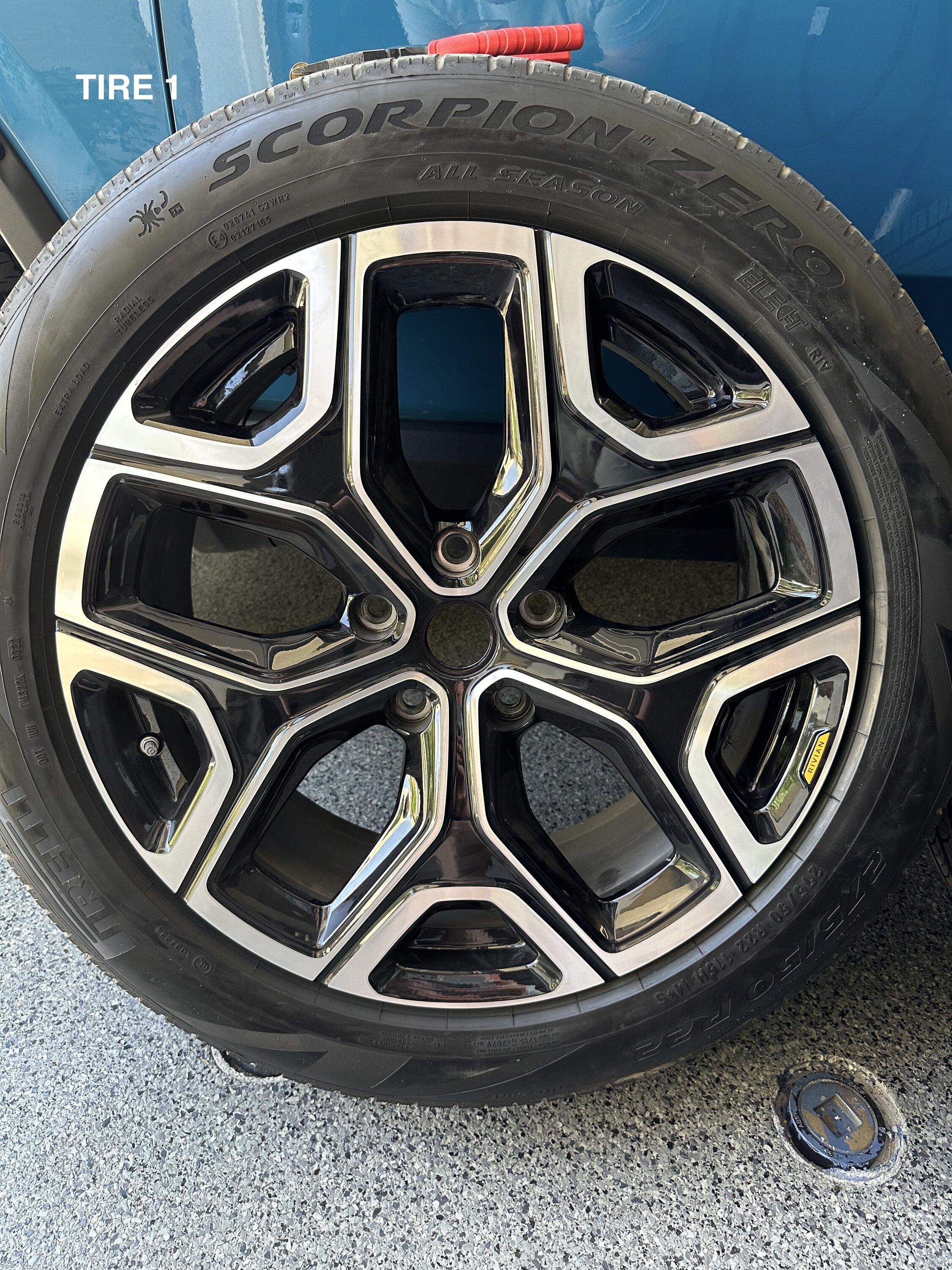 Rivian R1T R1S 5 22" Sport Bright Wheels & Tires Tire 1-2