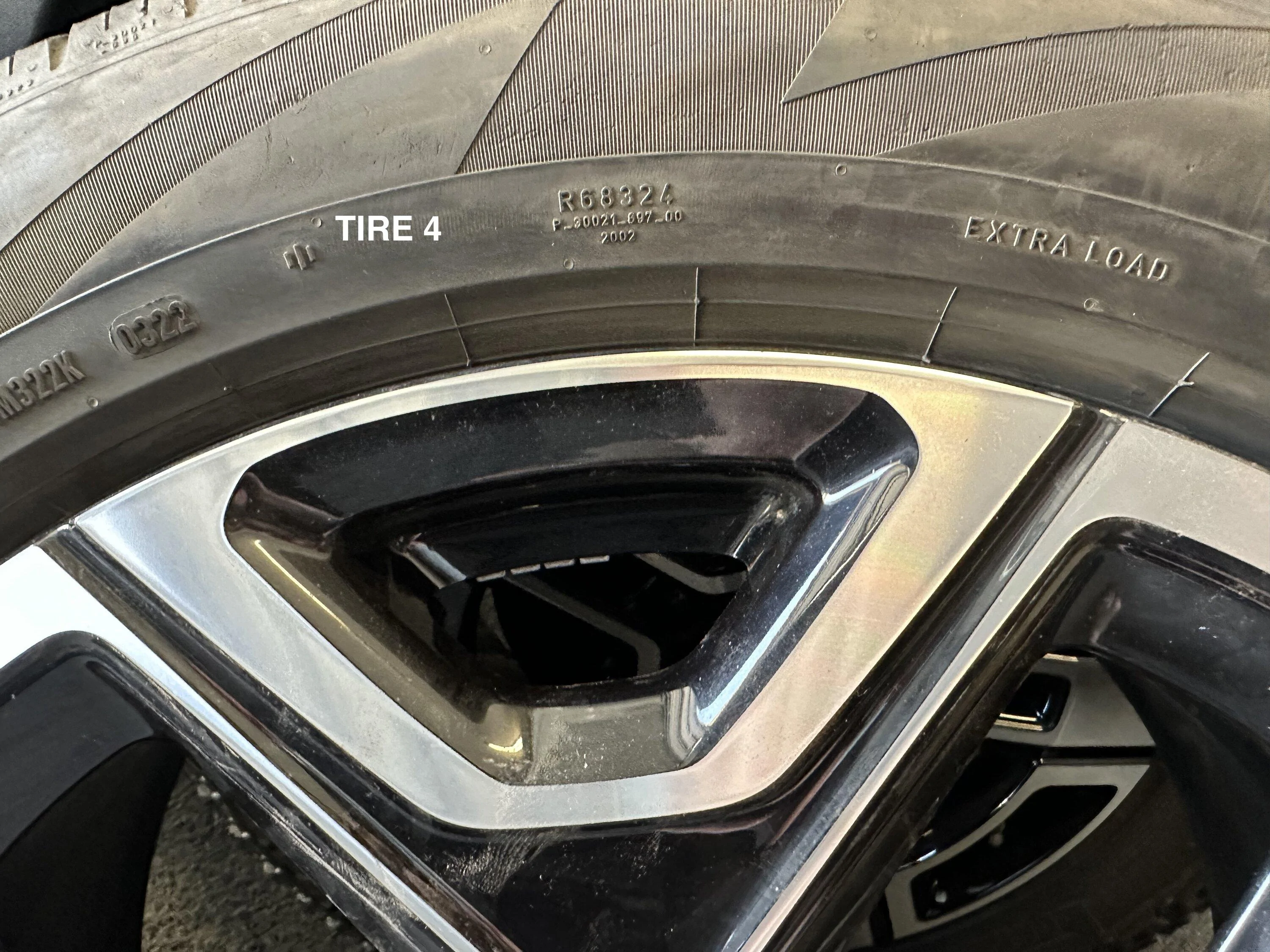Rivian R1T R1S 5 22" Sport Bright Wheels & Tires Tire 4-3