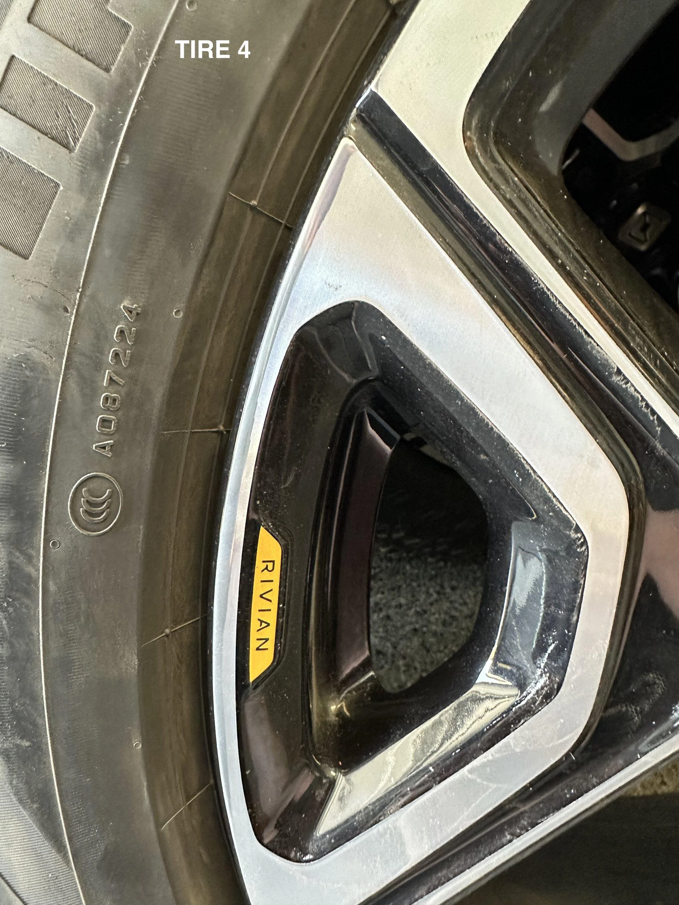 Rivian R1T R1S 5 22" Sport Bright Wheels & Tires Tire 4-4