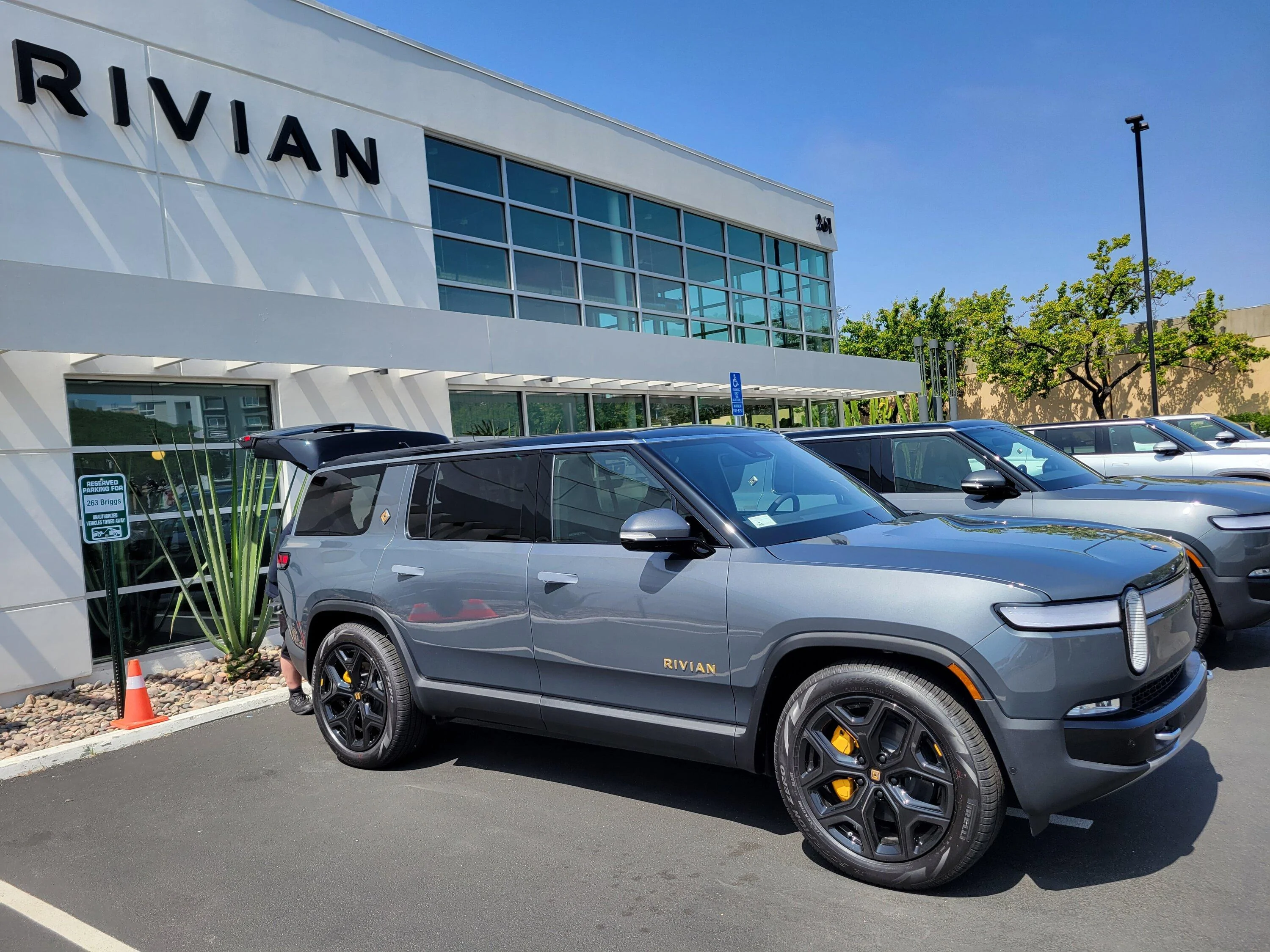 Rivian R1T R1S Timing from R1 Shop -> Delivery? 20230427_110428