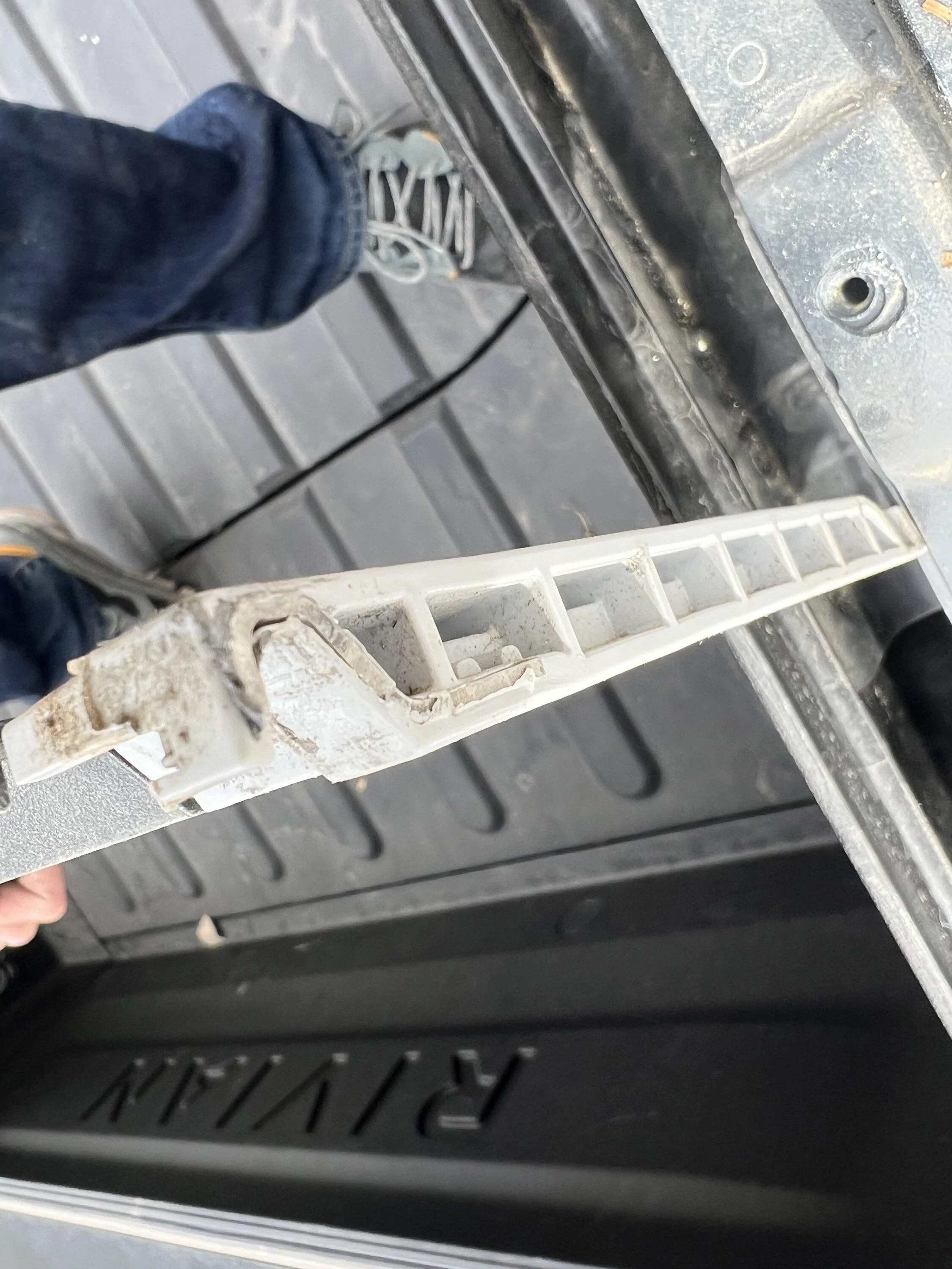 Rivian R1T R1S DIY Tonneau Repairs? Anyone try to do this yet? B05C3B14-84E9-4ABC-A385-A277965DEC1F