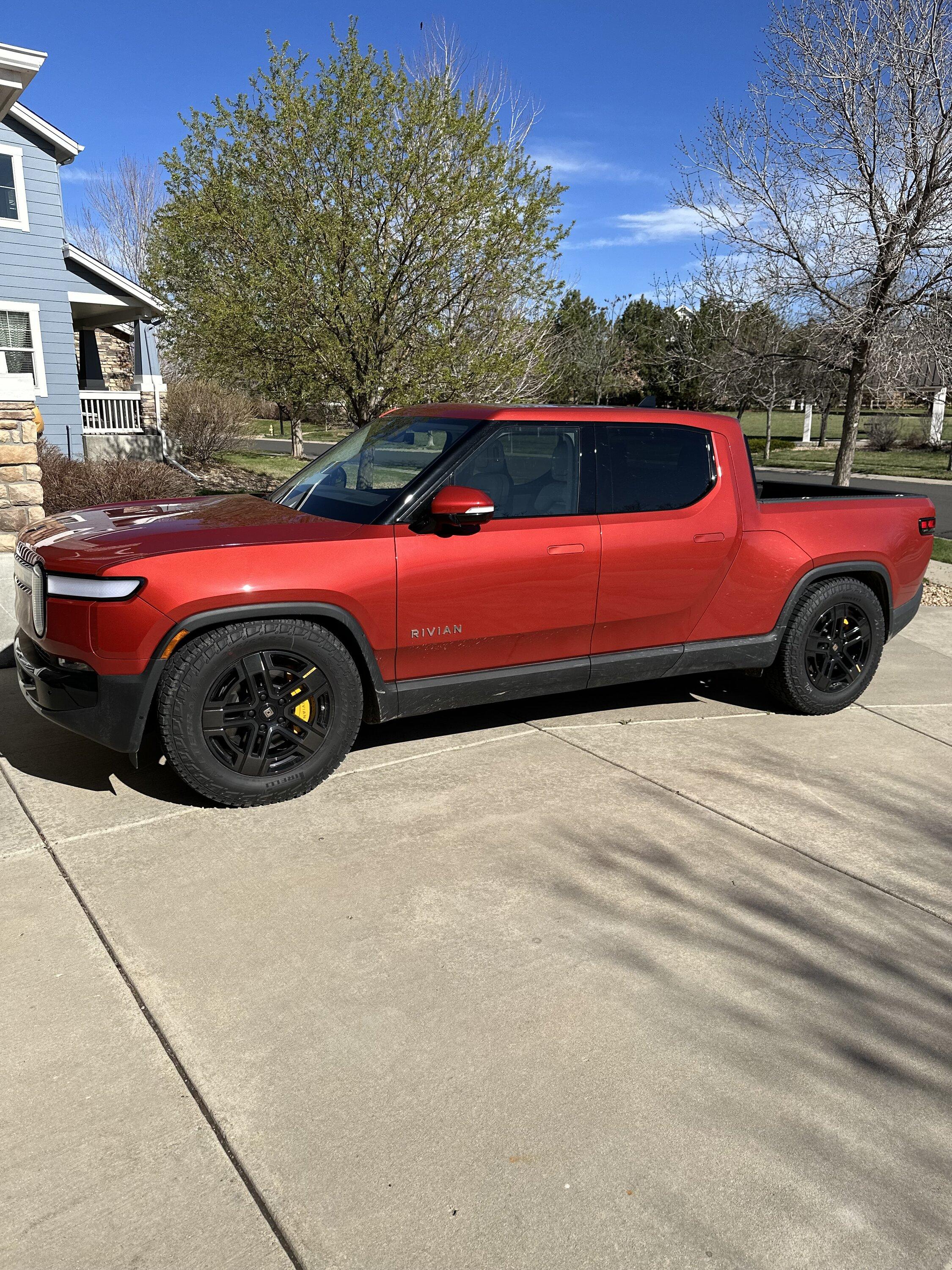 Rivian R1T R1S Colorado Checking In 70430153963__FC2F8DA2-31C4-4FA9-B31E-2E35C498B087