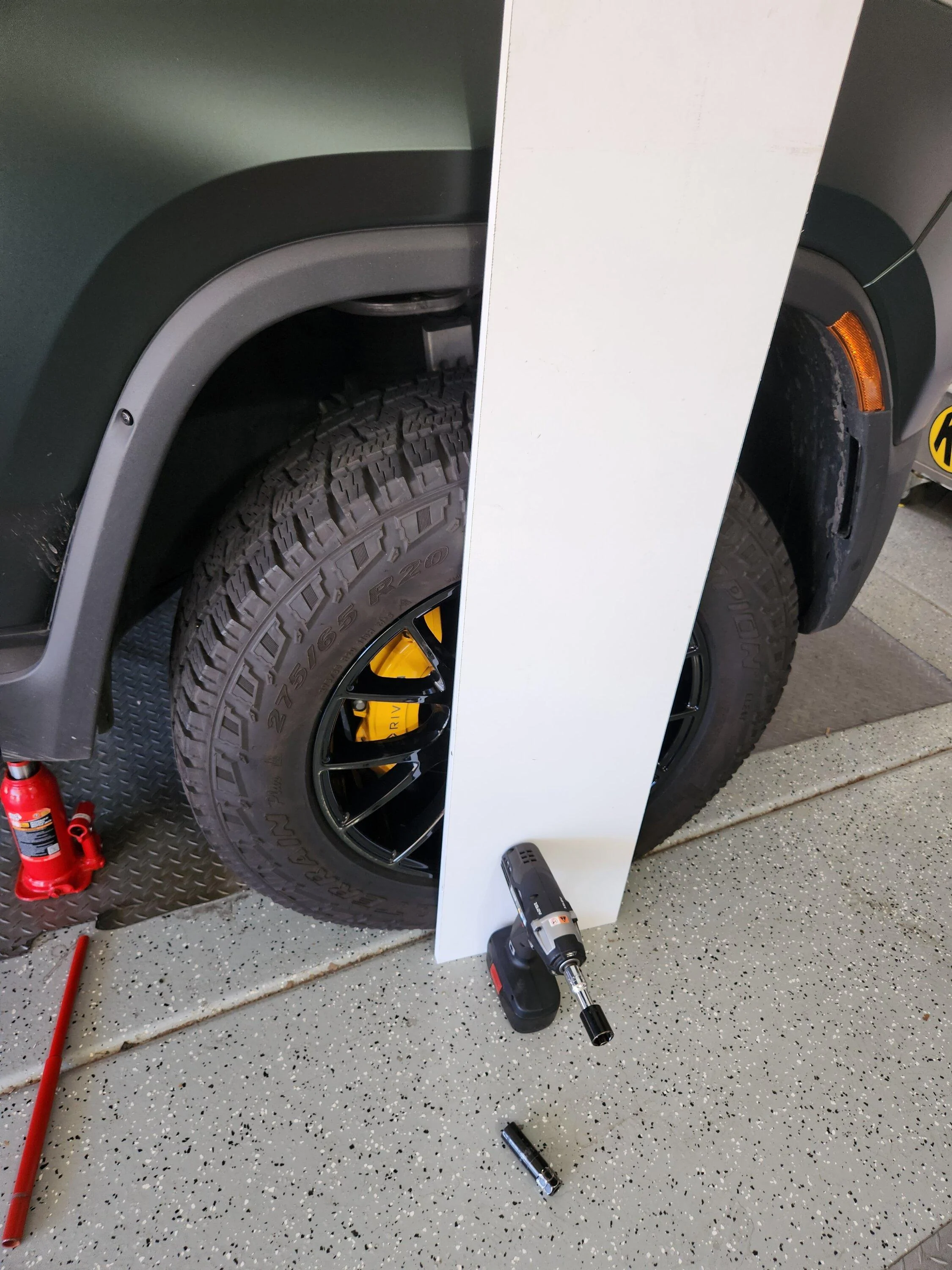 Rivian R1T R1S Wait.. we really don't need the jack pucks? 20230504_111802