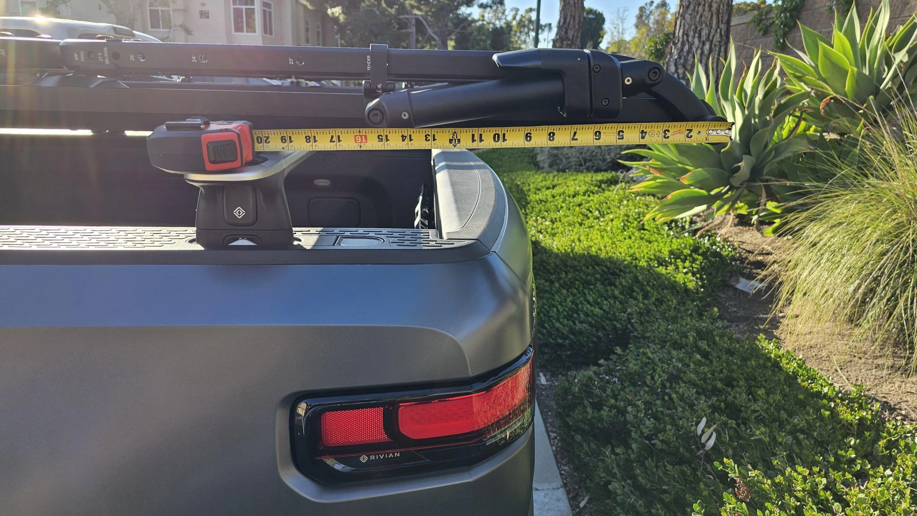 Rivian R1T R1S Küat: Piston® SR rack installed 20230505_180810