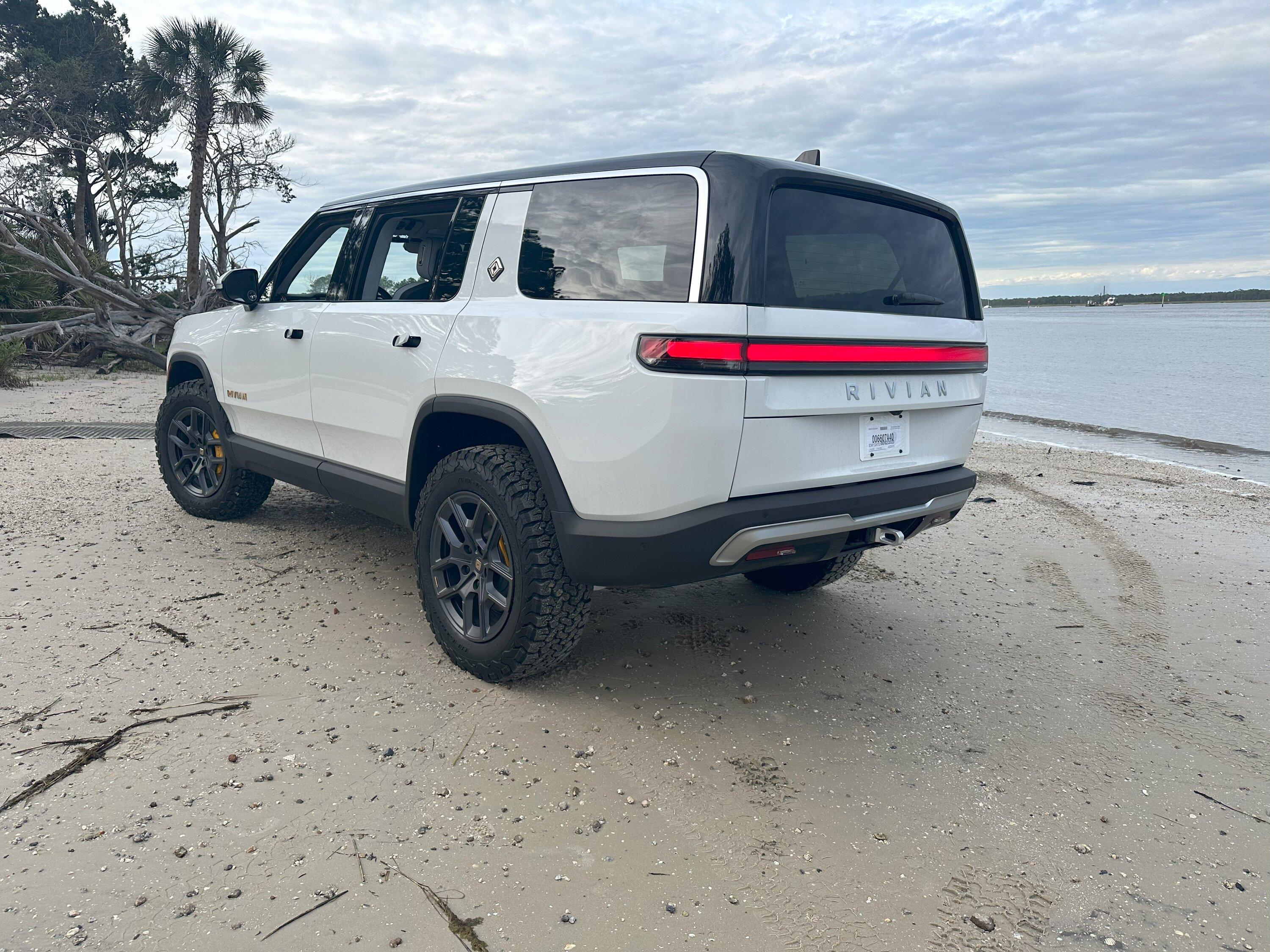 Rivian R1T R1S R1S Shop access live with lots of inventory! IMG_2475