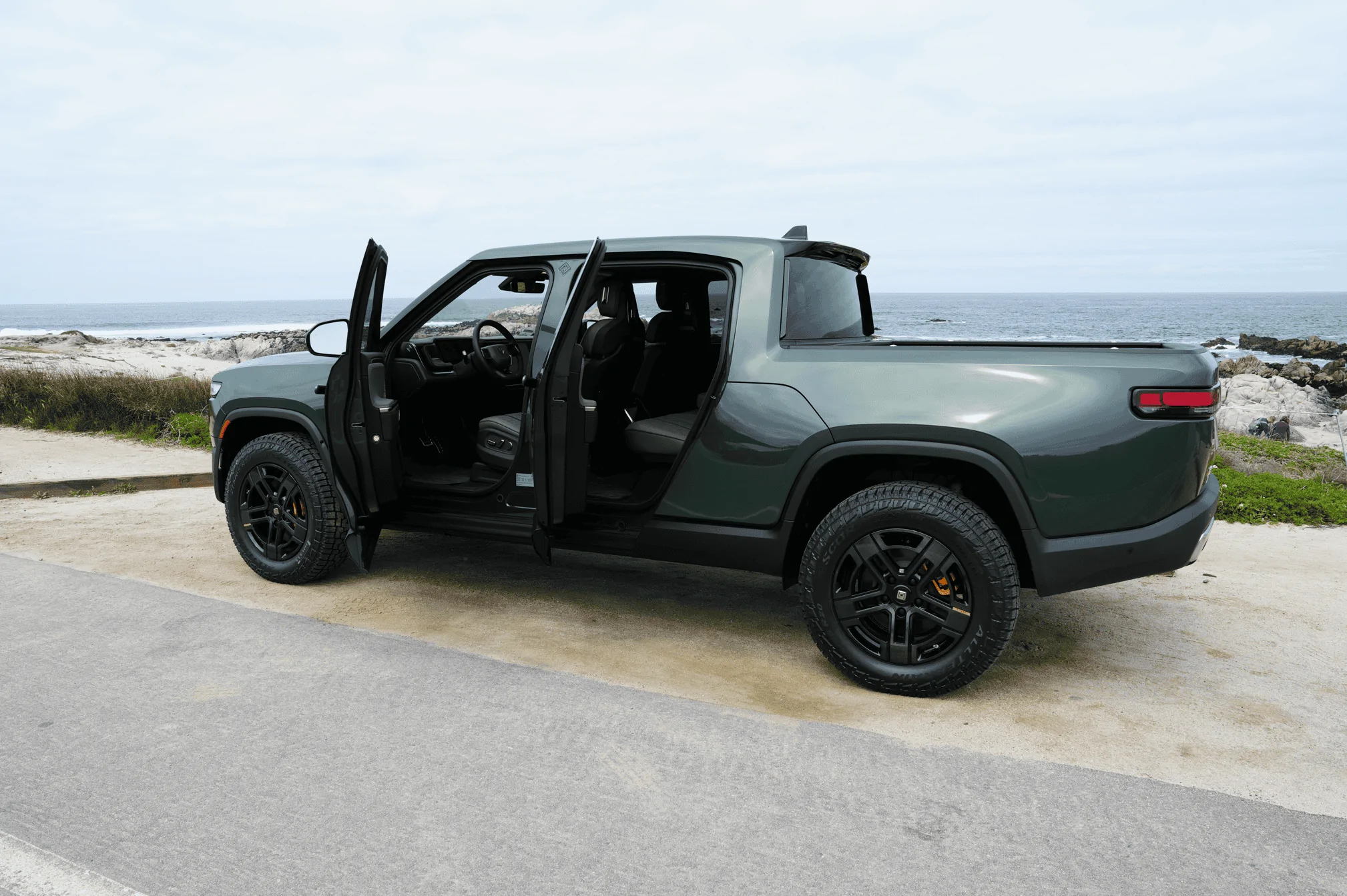 Rivian R1T R1S Forest Edge interior delivered pics 1683517850399