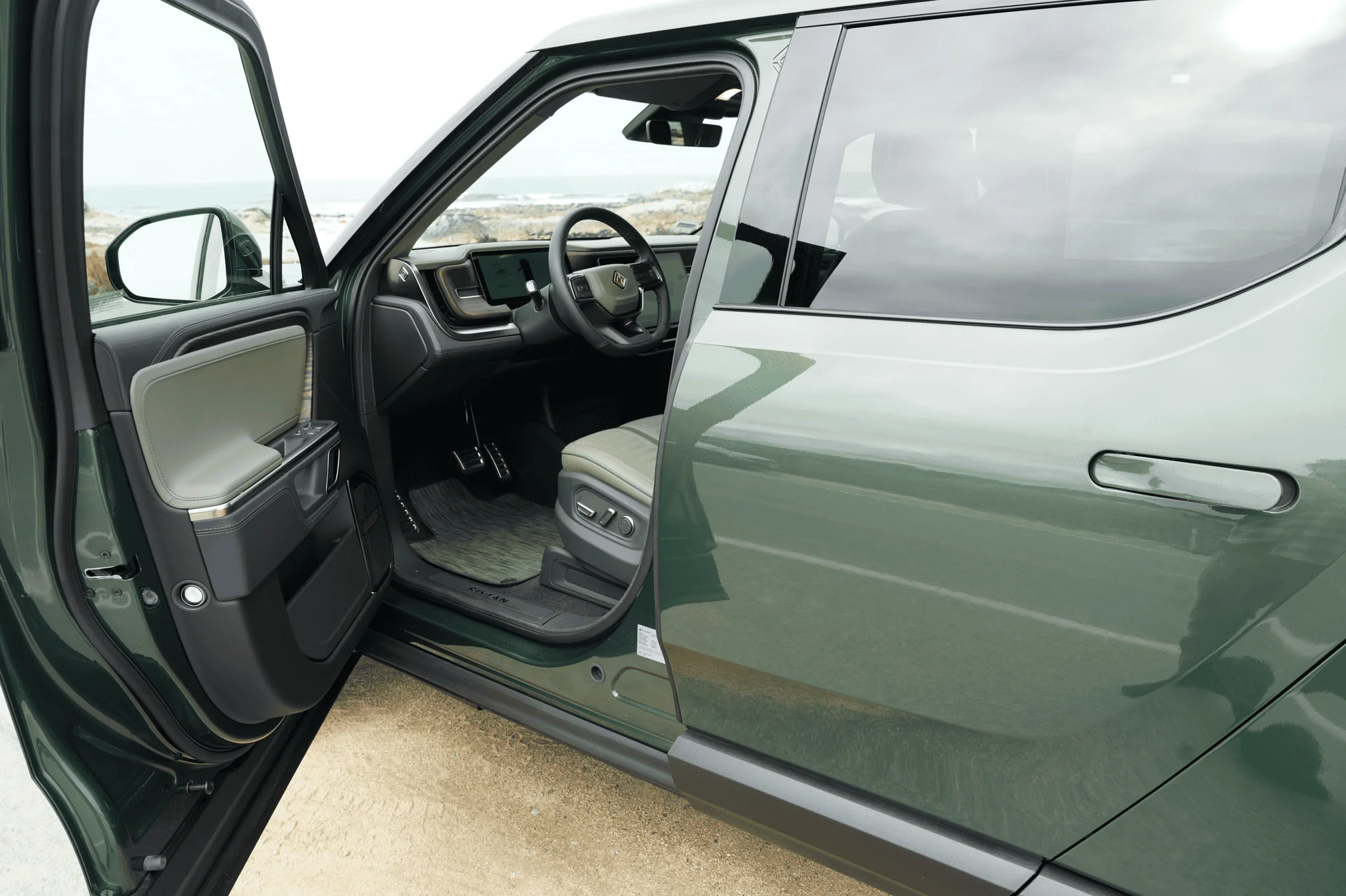 Rivian R1T R1S Forest Edge interior delivered pics 1683517884643