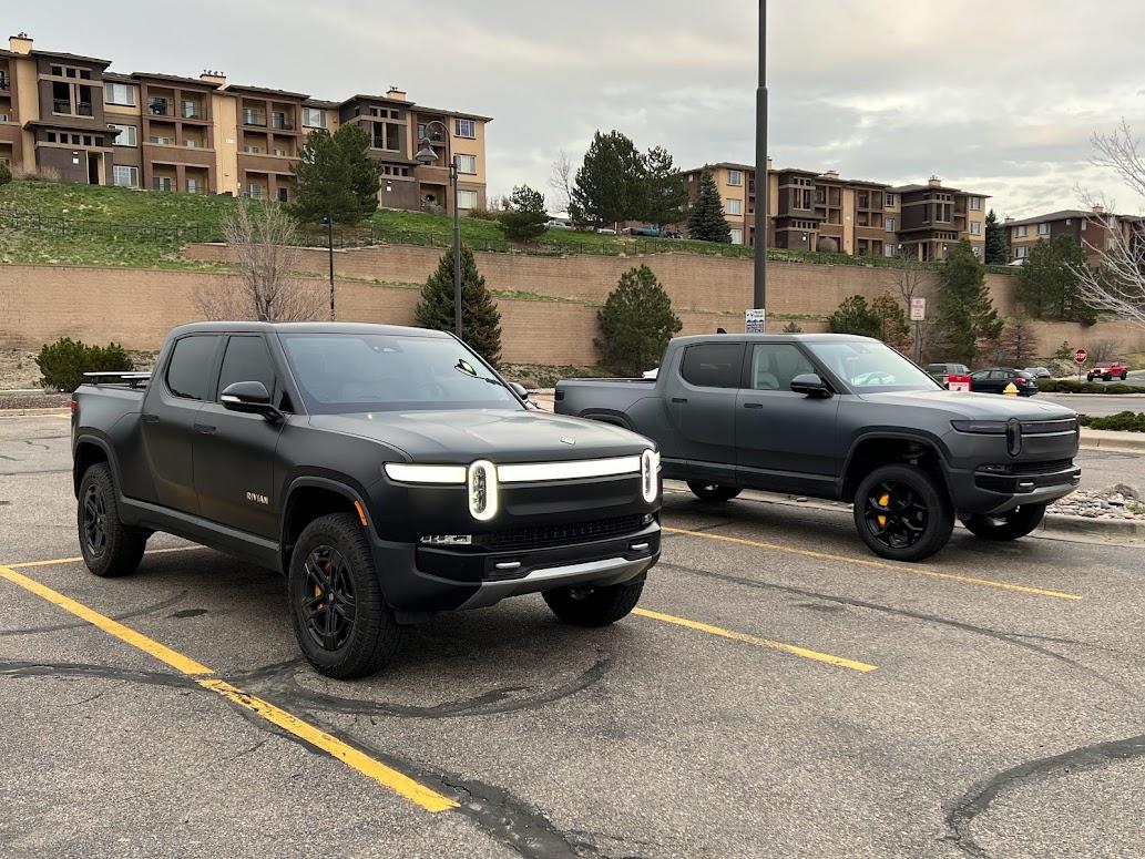 Rivian R1T R1S MIDNIGHT (Black) Rivian Photos IMG_7442