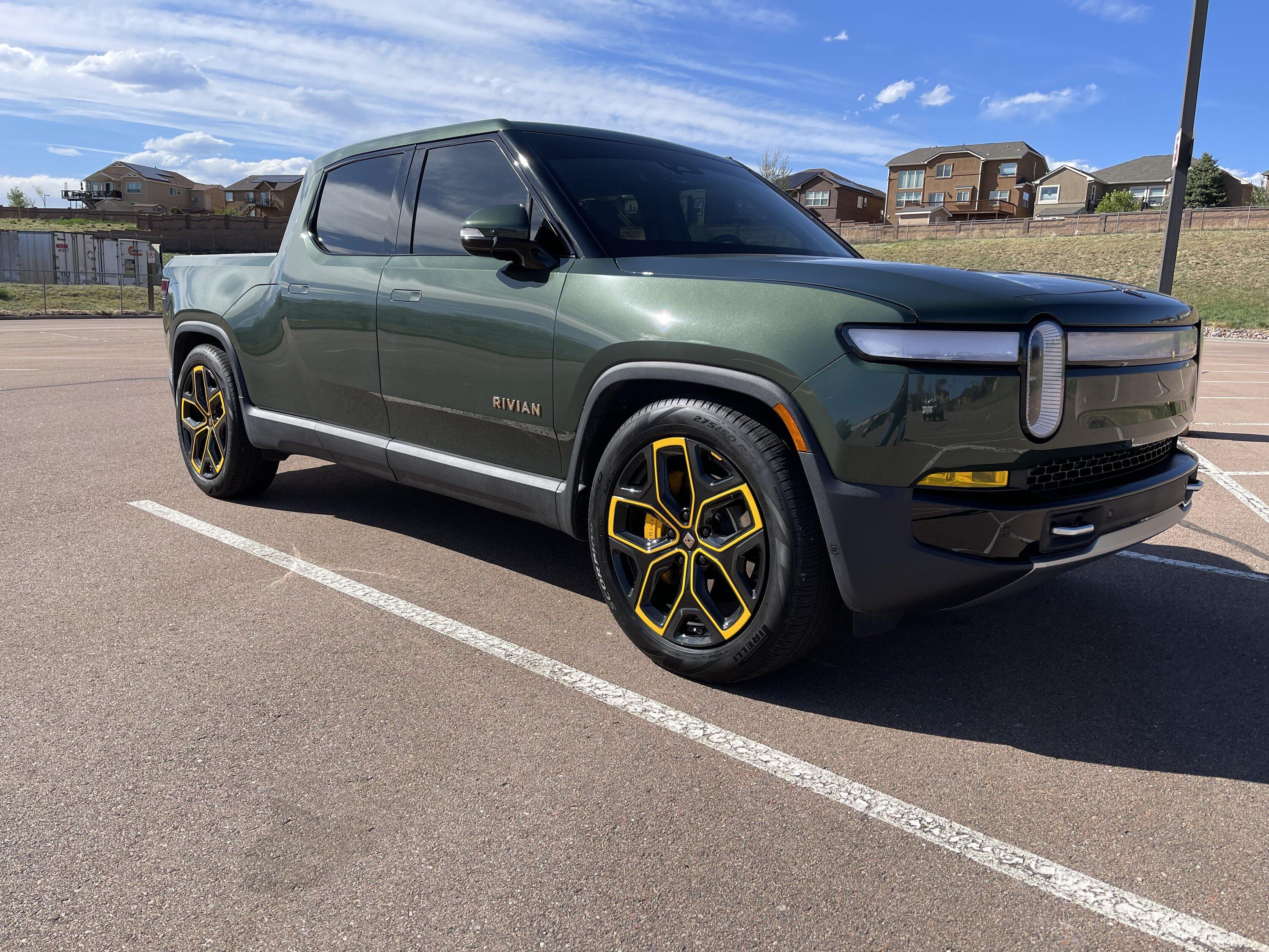 Rivian R1T R1S FOREST GREEN R1T Photos IMG_6975