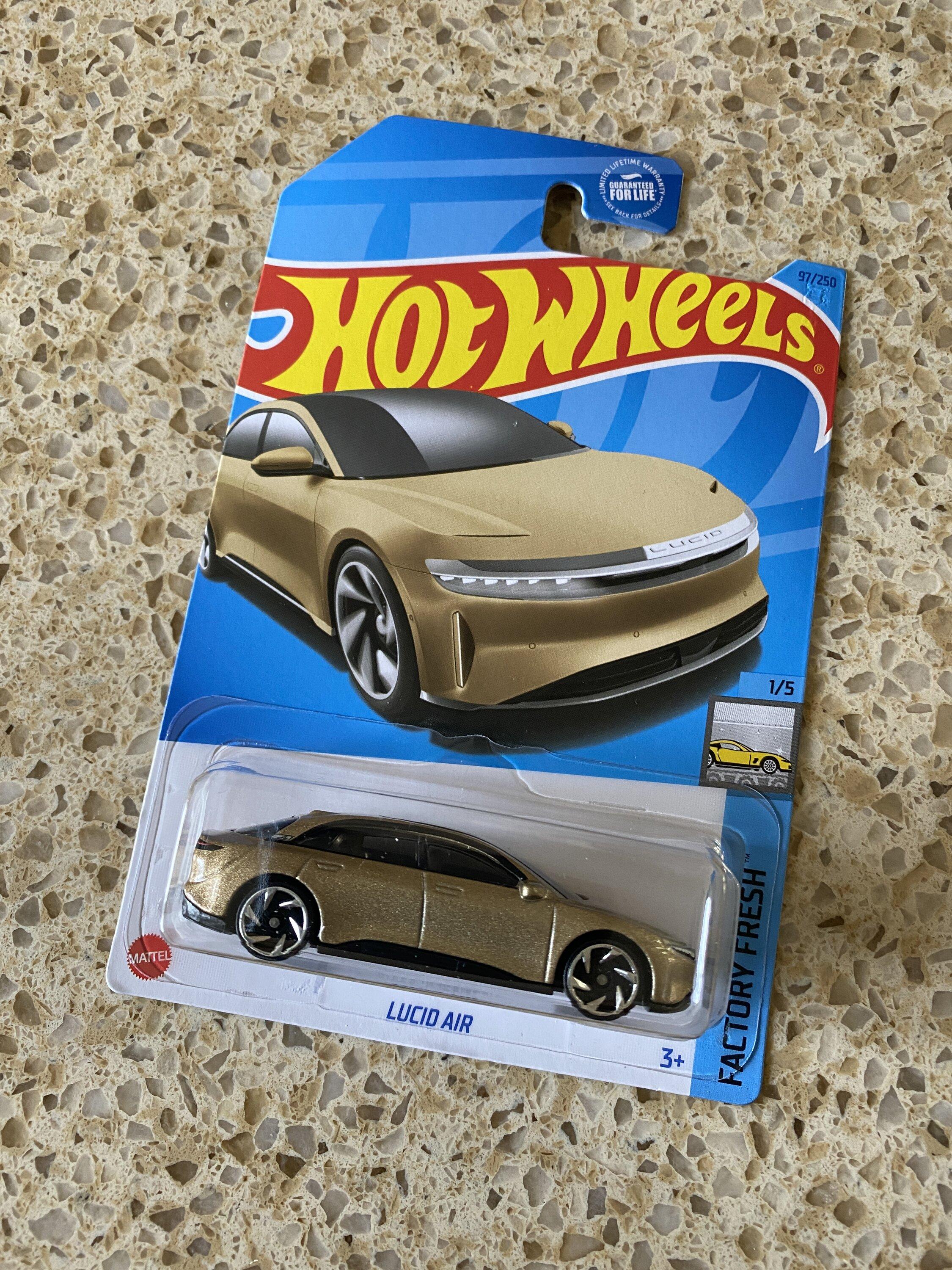 Rivian R1T R1S I bought 4 more R1Ts today IMG_1415.JPG