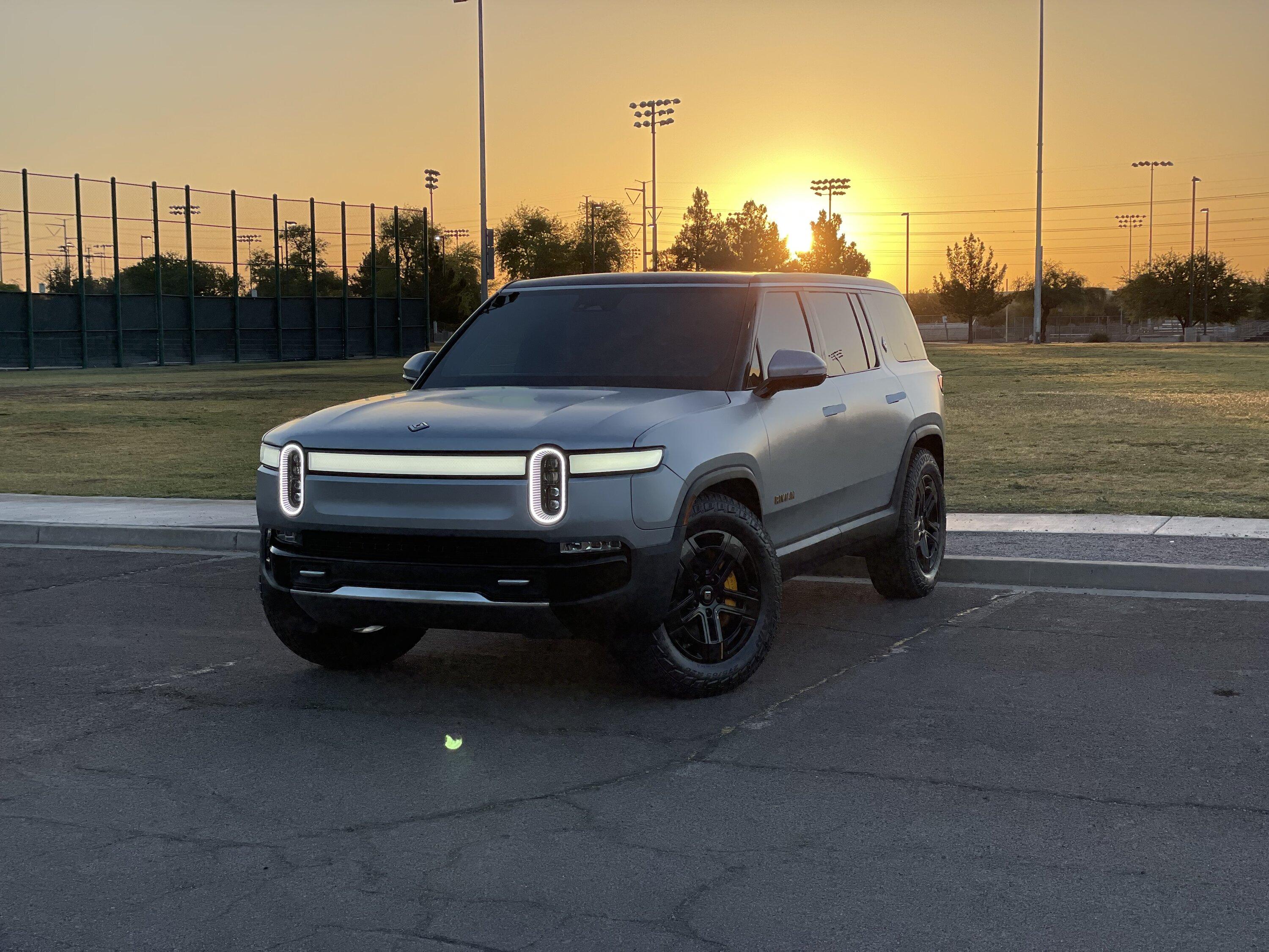 Rivian R1T R1S R1S LA Silver new delivery estimates IMG_9324