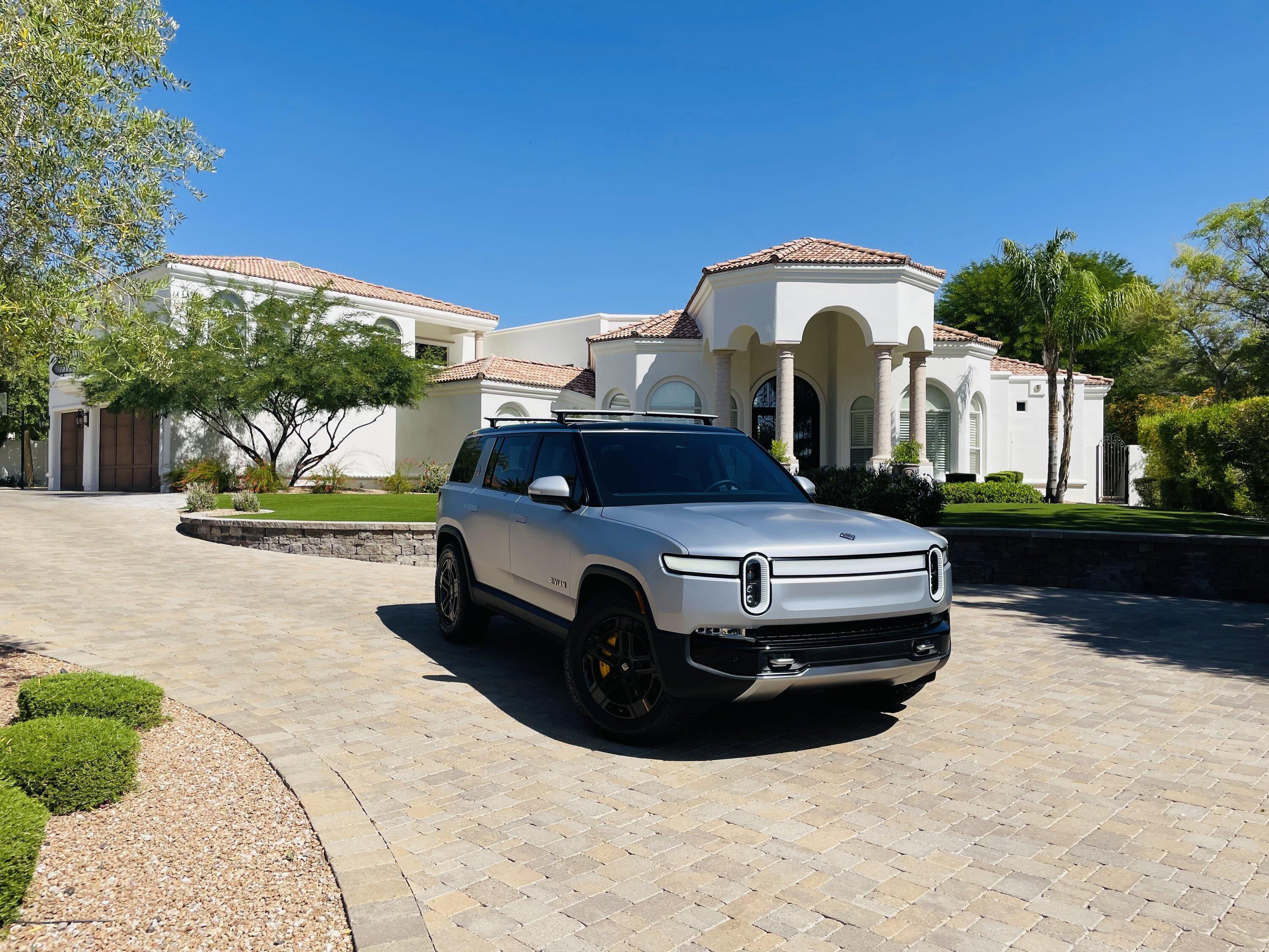 Rivian R1T R1S R1S LA Silver new delivery estimates IMG_9330