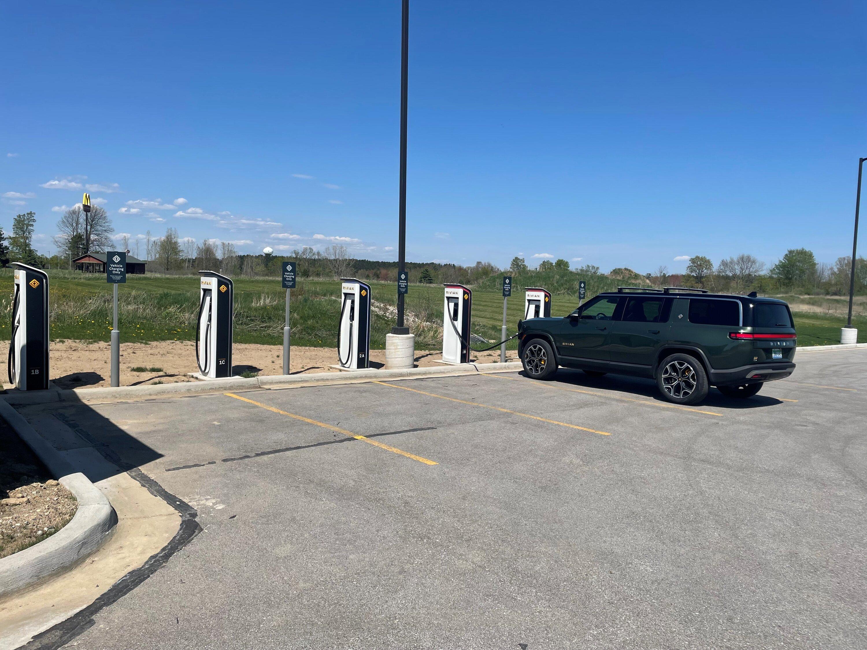 Rivian R1T R1S New RAN charging station in Clare, MI !!! clare