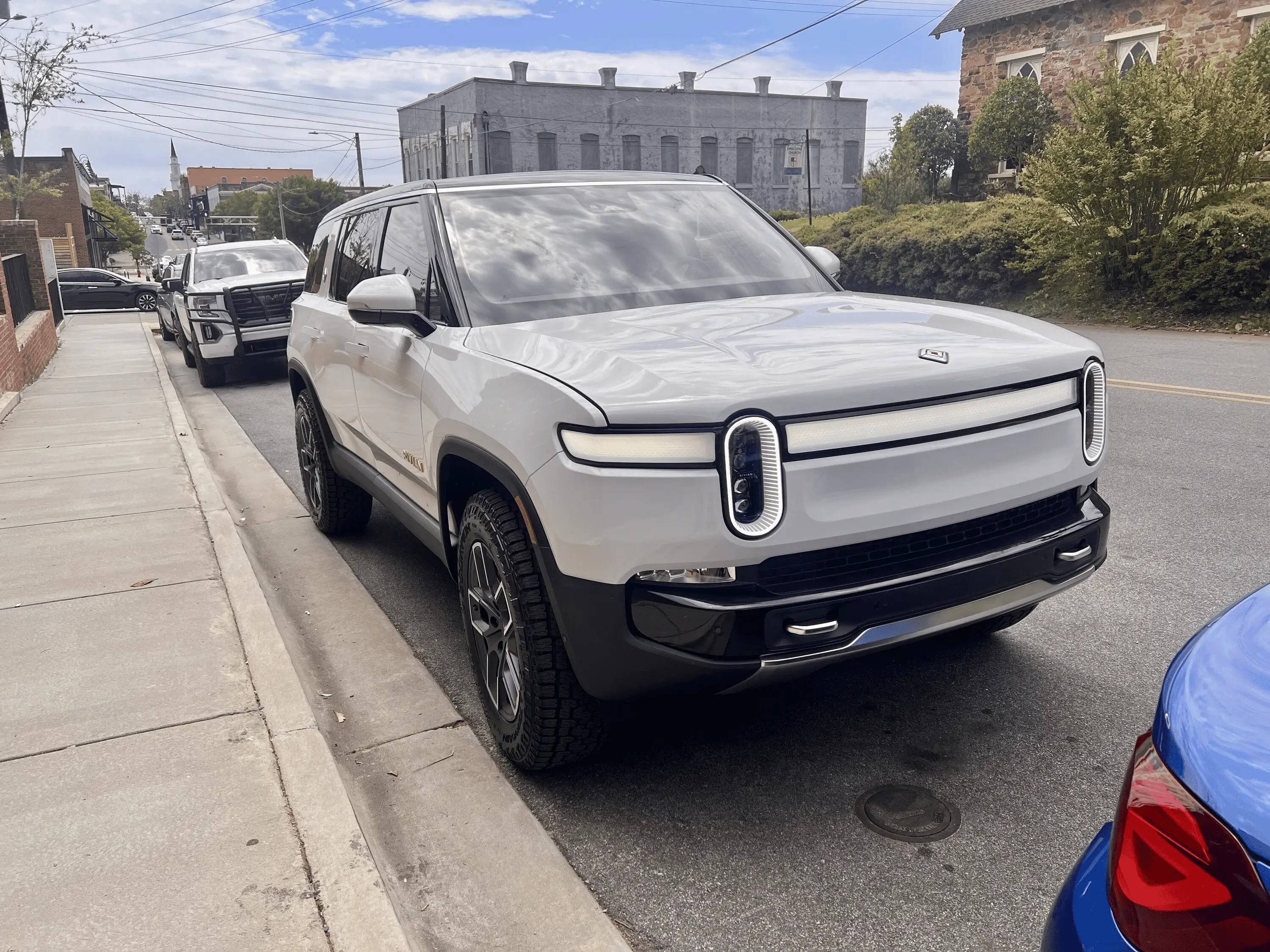Rivian R1T R1S ? GLACIER WHITE R1S  Photos 1683904806197