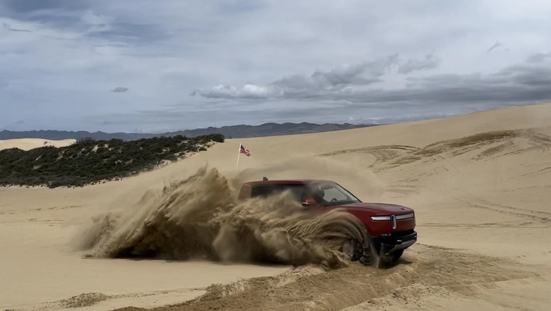 Rivian R1T R1S R1T returns to the sand dunes at Pismo Beach IMG_1293