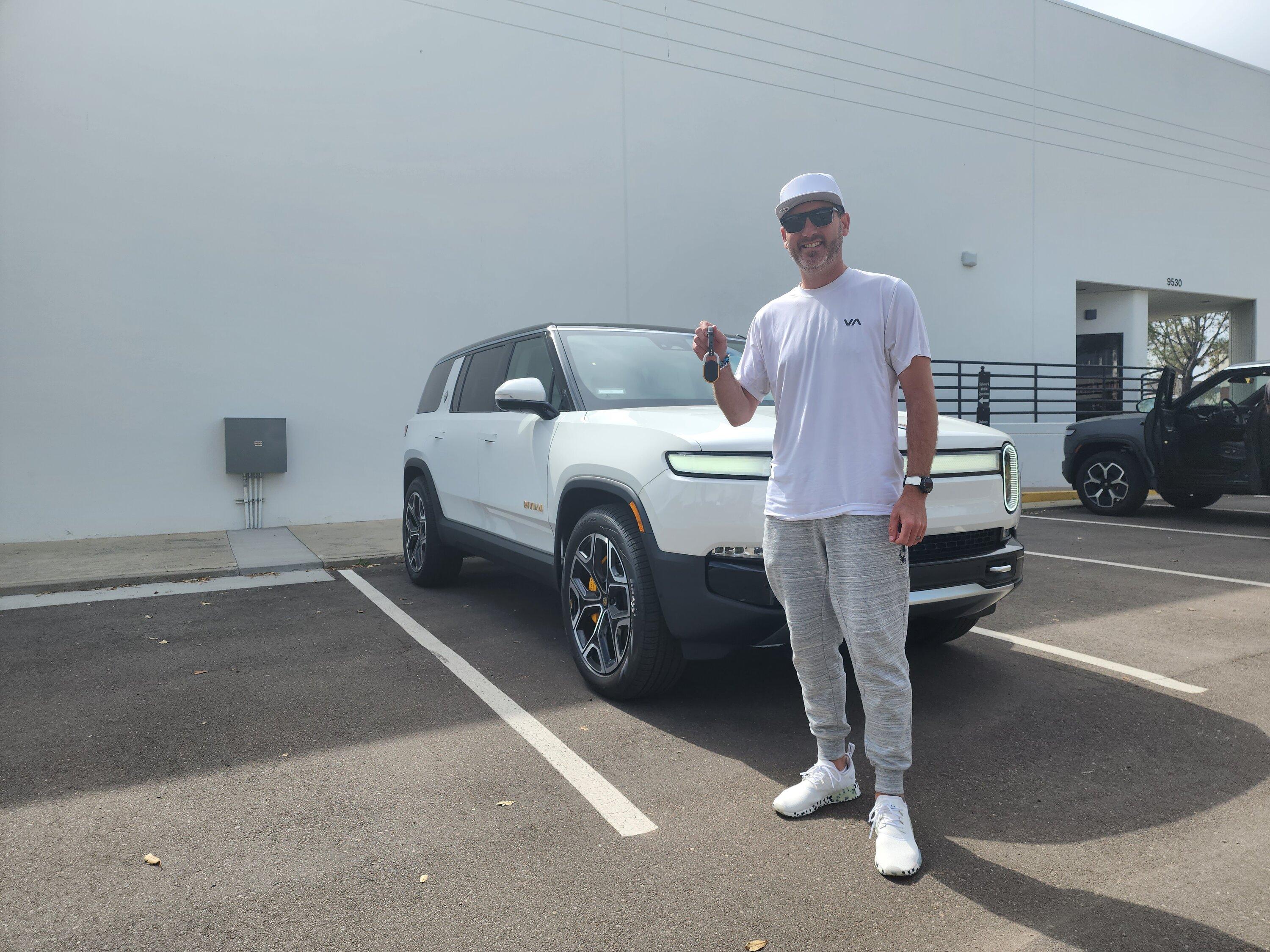 Rivian R1T R1S R1S Shop access live with lots of inventory! 20230512_153150