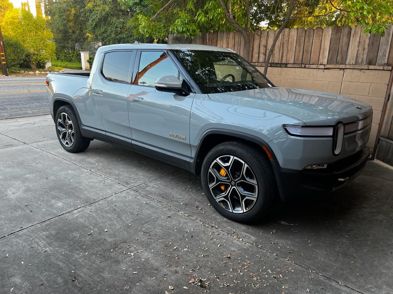 Rivian R1T R1S LIMESTONE R1T Photos IMG_7294