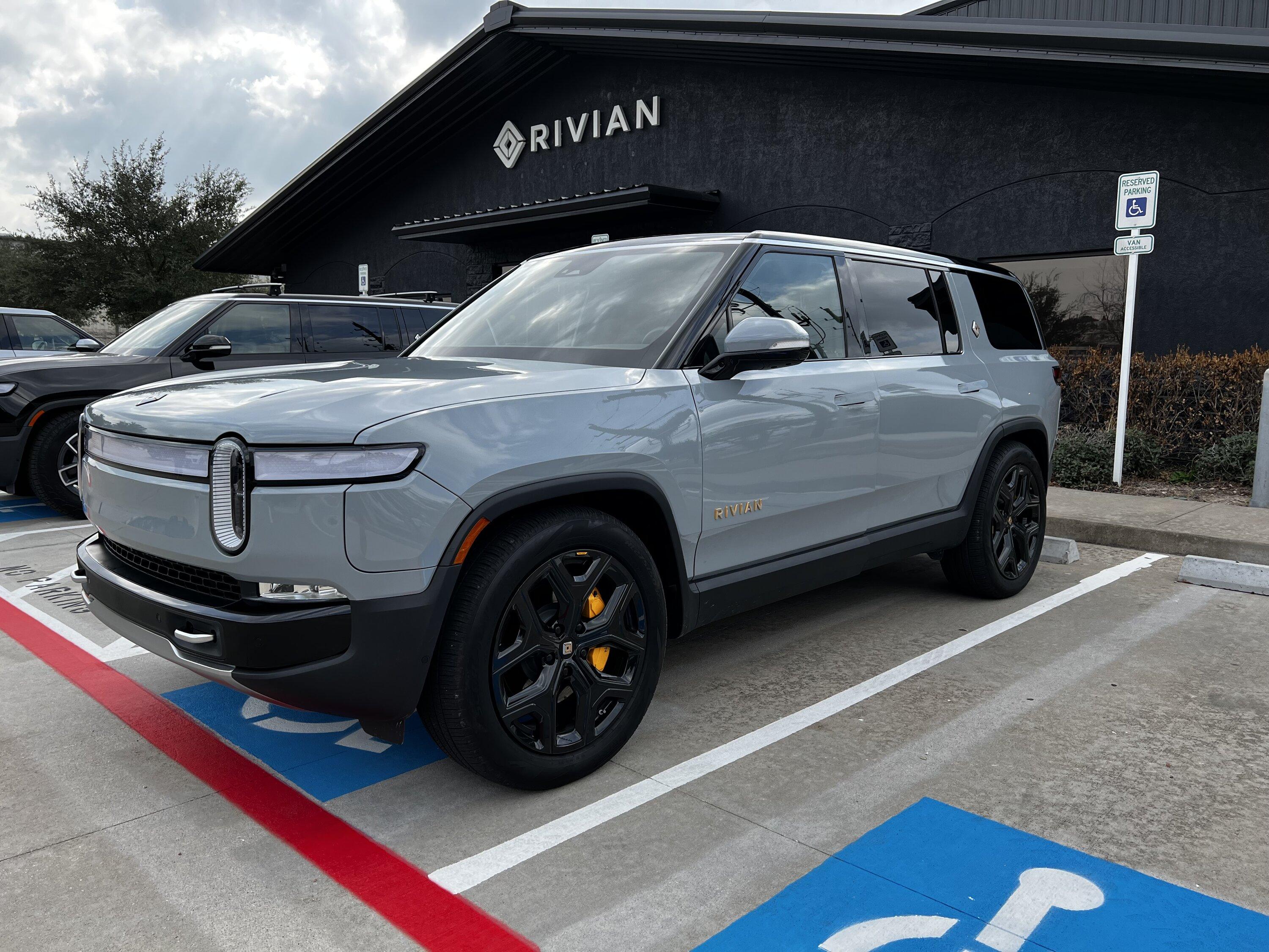 Rivian R1T R1S LIMESTONE R1T Photos IMG_6193