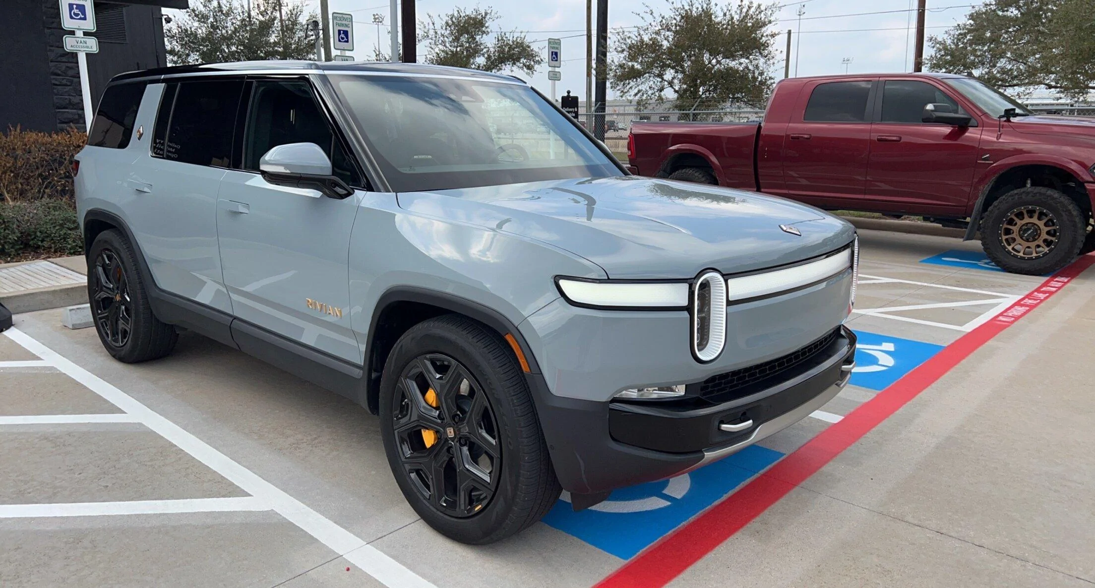 Rivian R1T R1S LIMESTONE R1T Photos IMG_6187