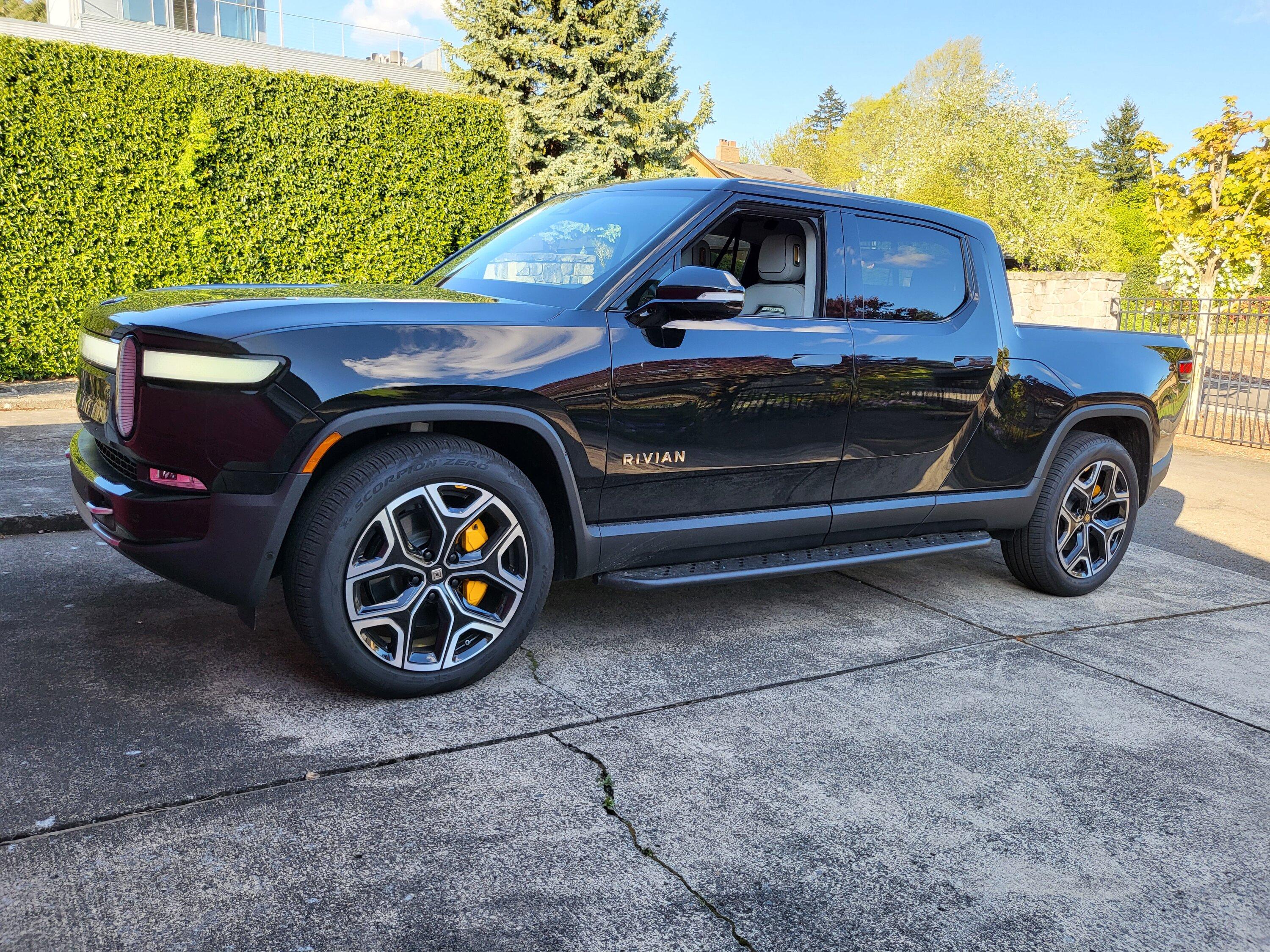 Rivian R1T R1S Introducing RMaxx Running Boards & Rock Sliders for Rivian R1T / R1S from Team 1EV 20230509_180811