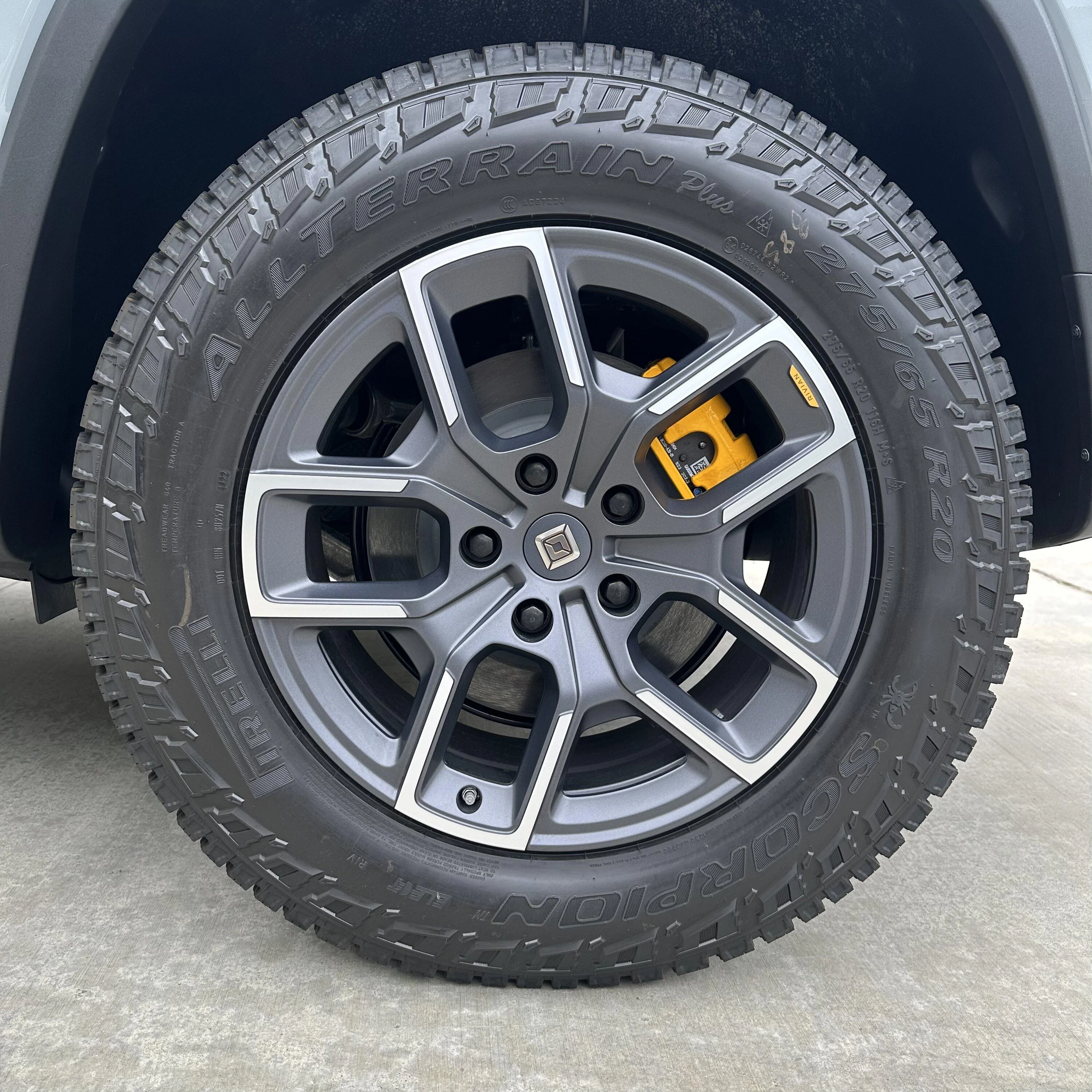Rivian R1T R1S WTT 20 AT for 21 + $2,000 20255497-AD85-48DC-9A23-C8E77F0B4515