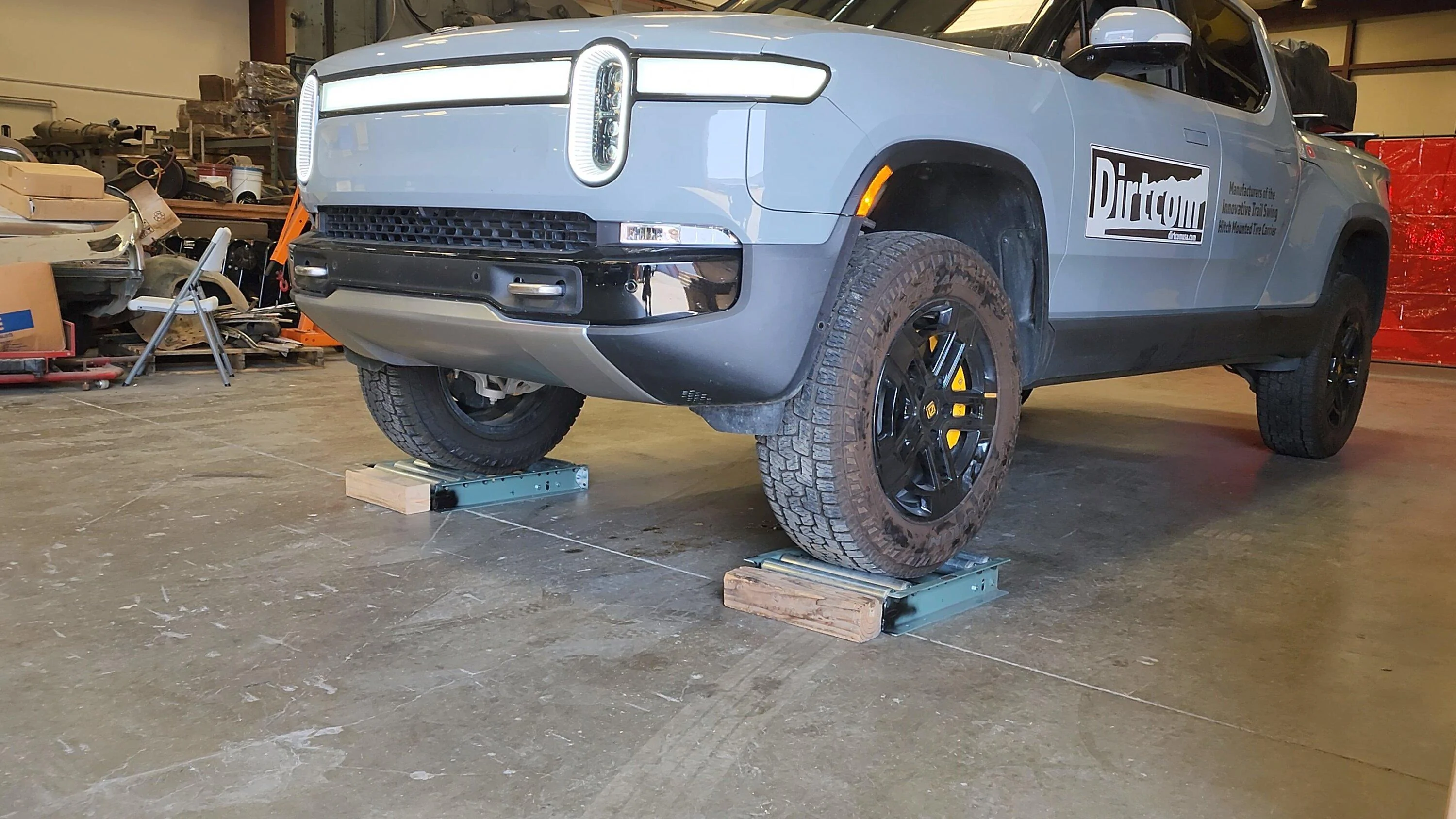 Rivian R1T R1S 4x4 Roller Test Performed on R1T -- Rivian vs Toyota 4x4 Roller Test. Quad motor vs ATRAC vs Locker VideoCapture_20230513-010507