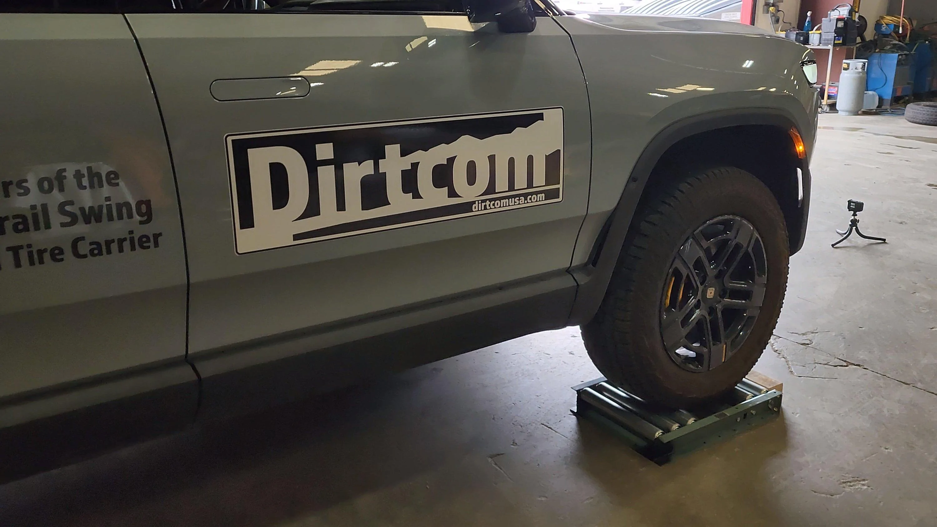 Rivian R1T R1S 4x4 Roller Test Performed on R1T -- Rivian vs Toyota 4x4 Roller Test. Quad motor vs ATRAC vs Locker VideoCapture_20230513-011029