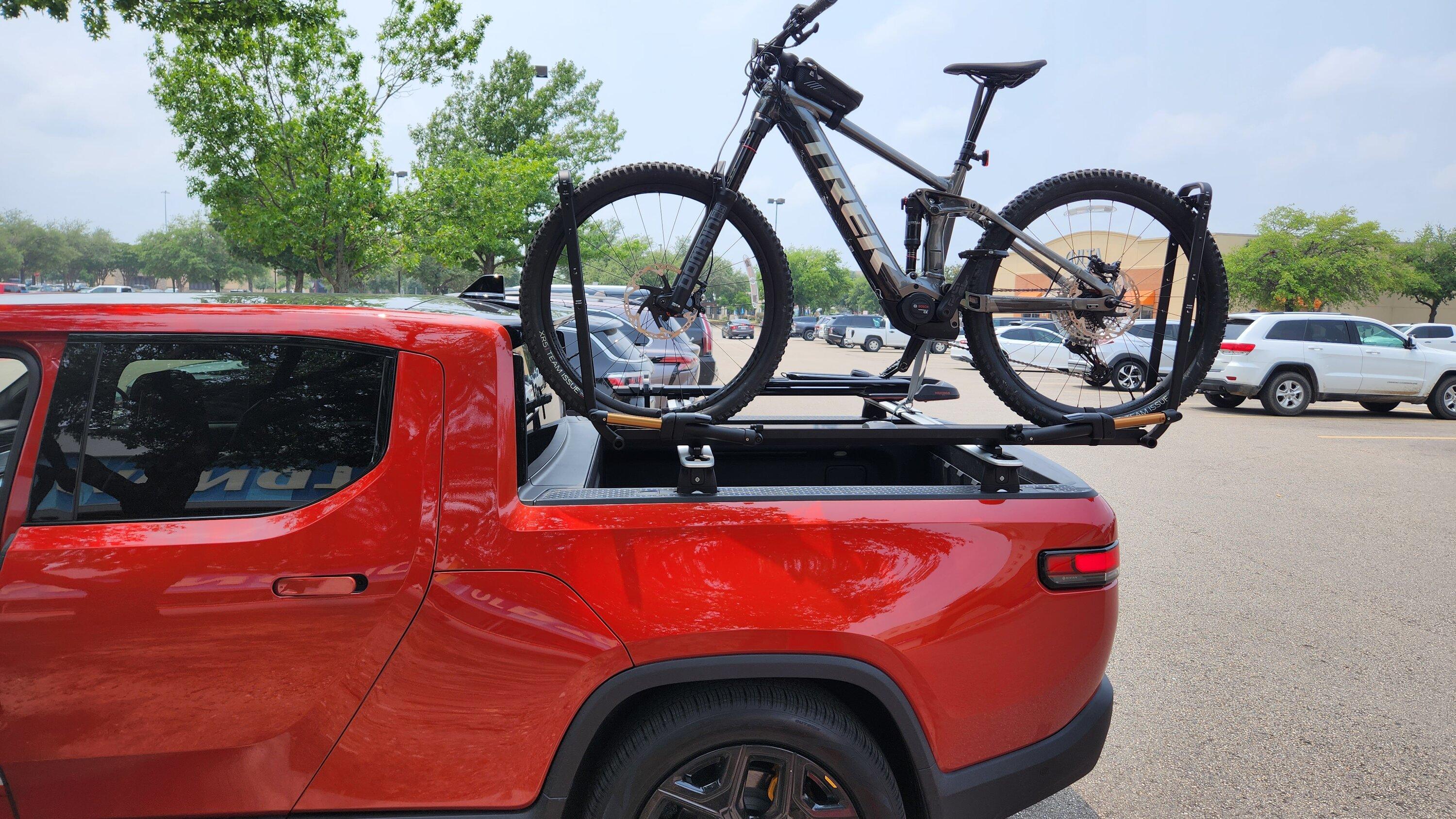 Rivian R1T R1S Küat: Piston® SR rack installed 20230512_141116