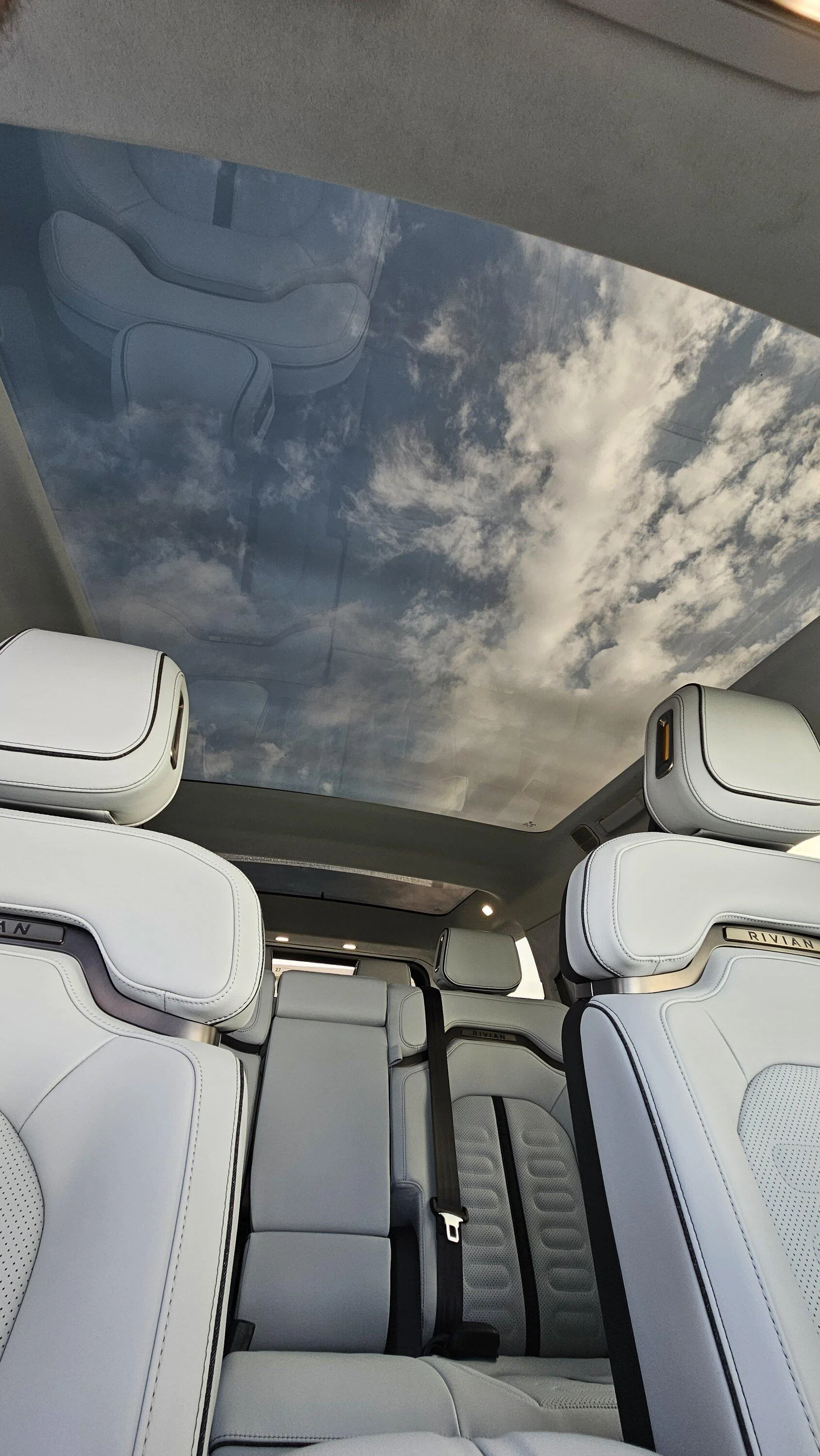 Rivian R1T R1S RIVIAN BLUE Rivian Photos 20230515_172251
