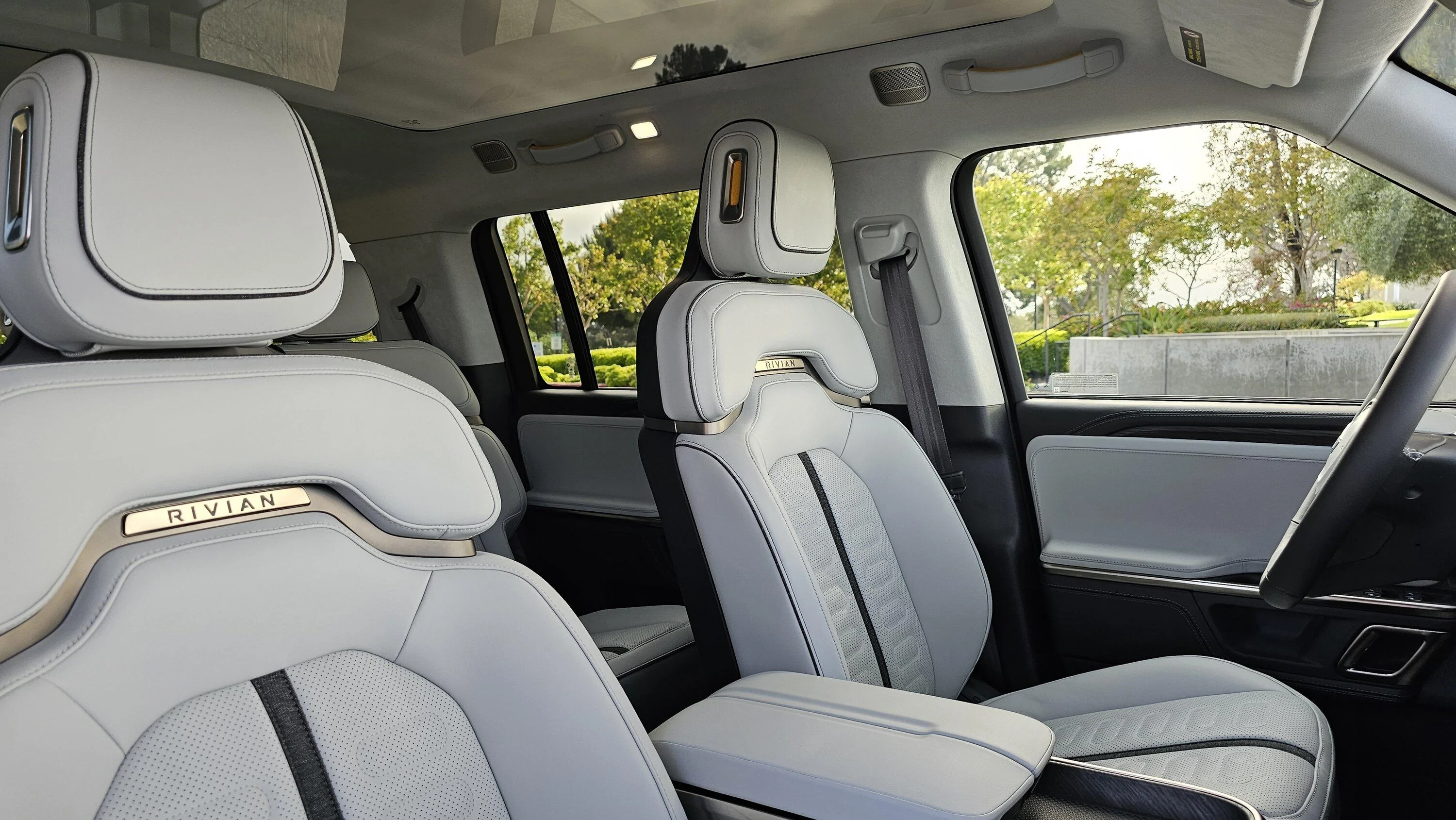 Rivian R1T R1S RIVIAN BLUE Rivian Photos 20230515_172206