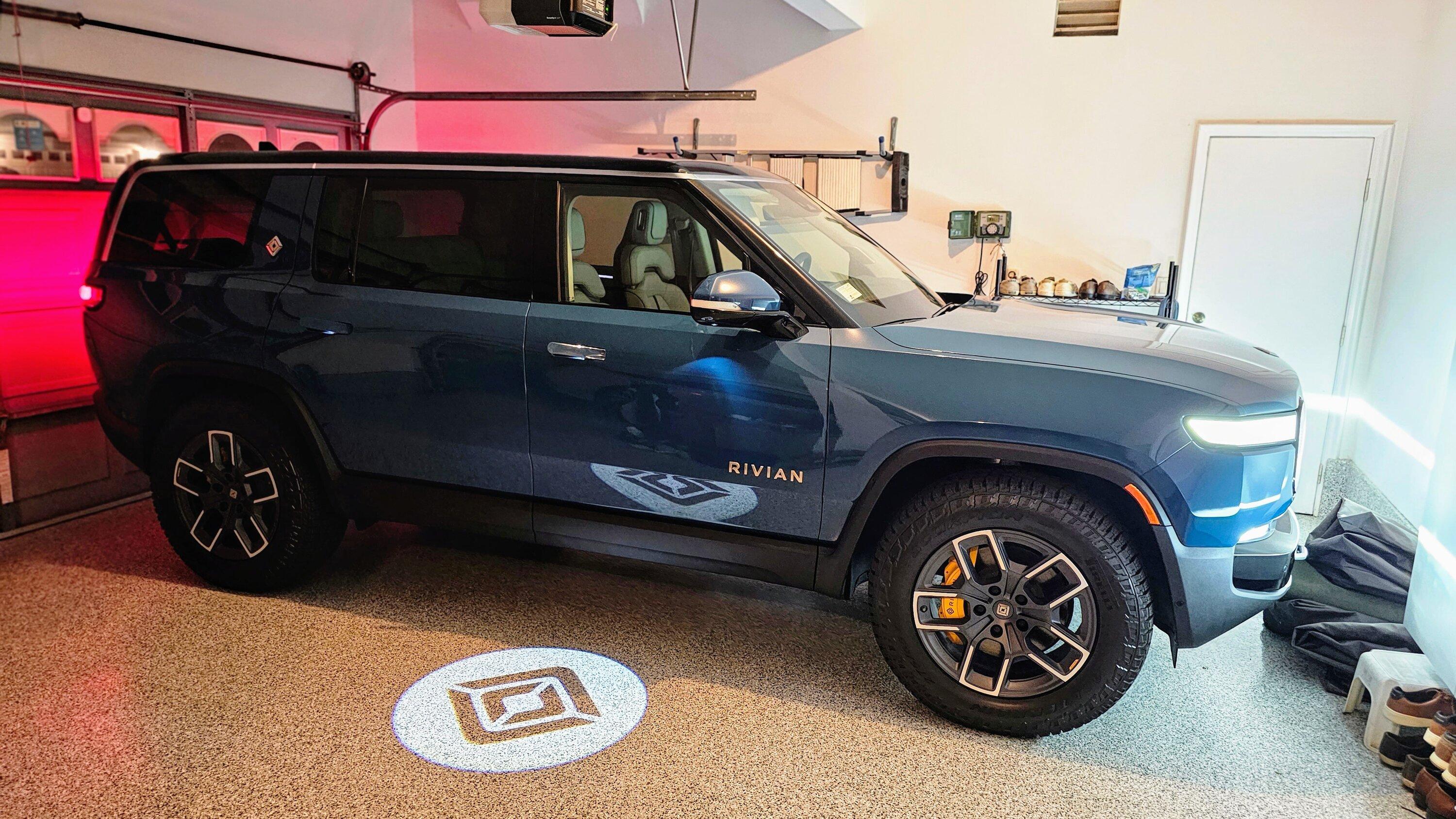 Rivian R1T R1S RIVIAN BLUE Rivian Photos 20230512_204745